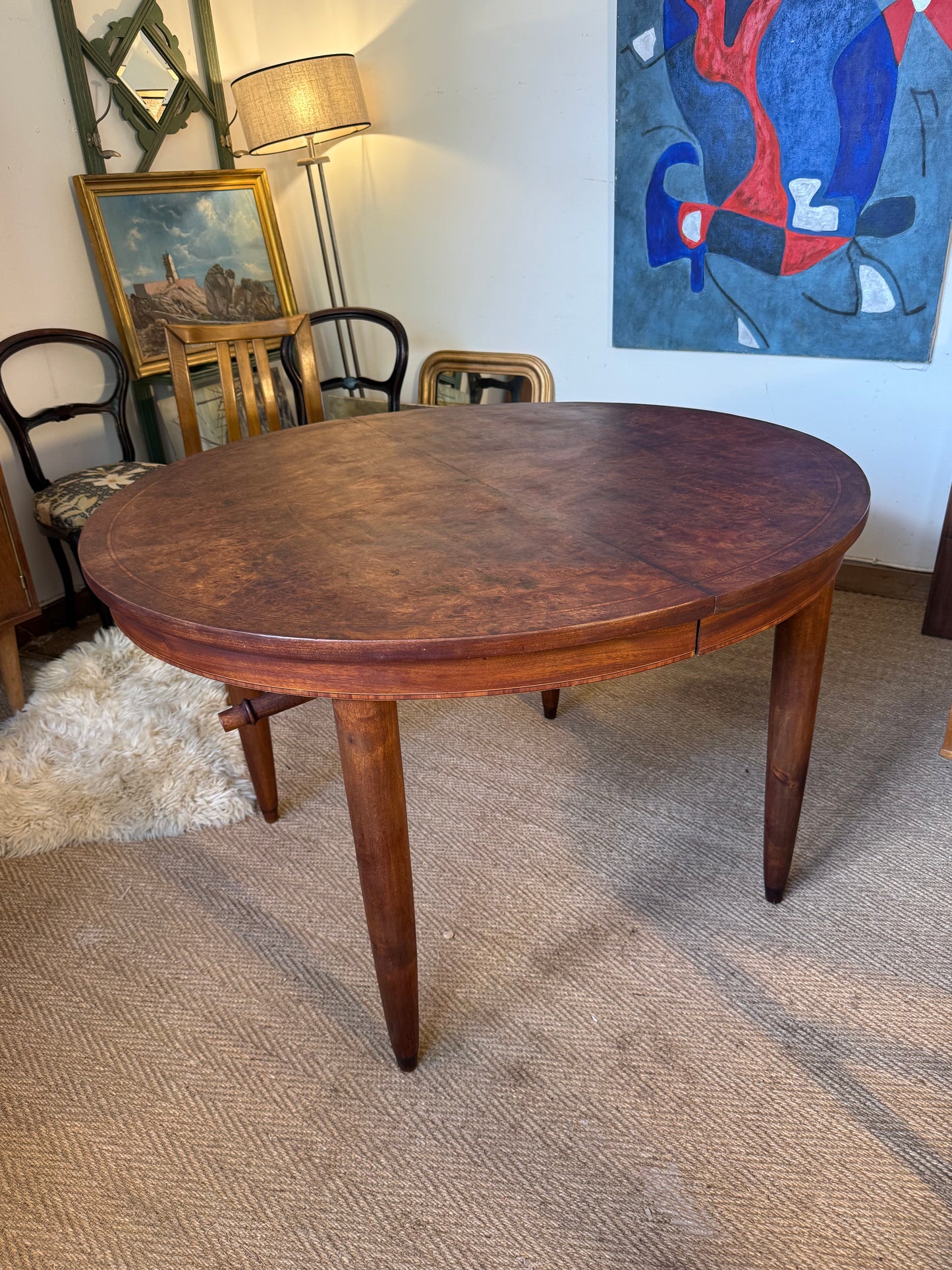 Table à manger ovale extensible en bois et placage en loupe de noyer