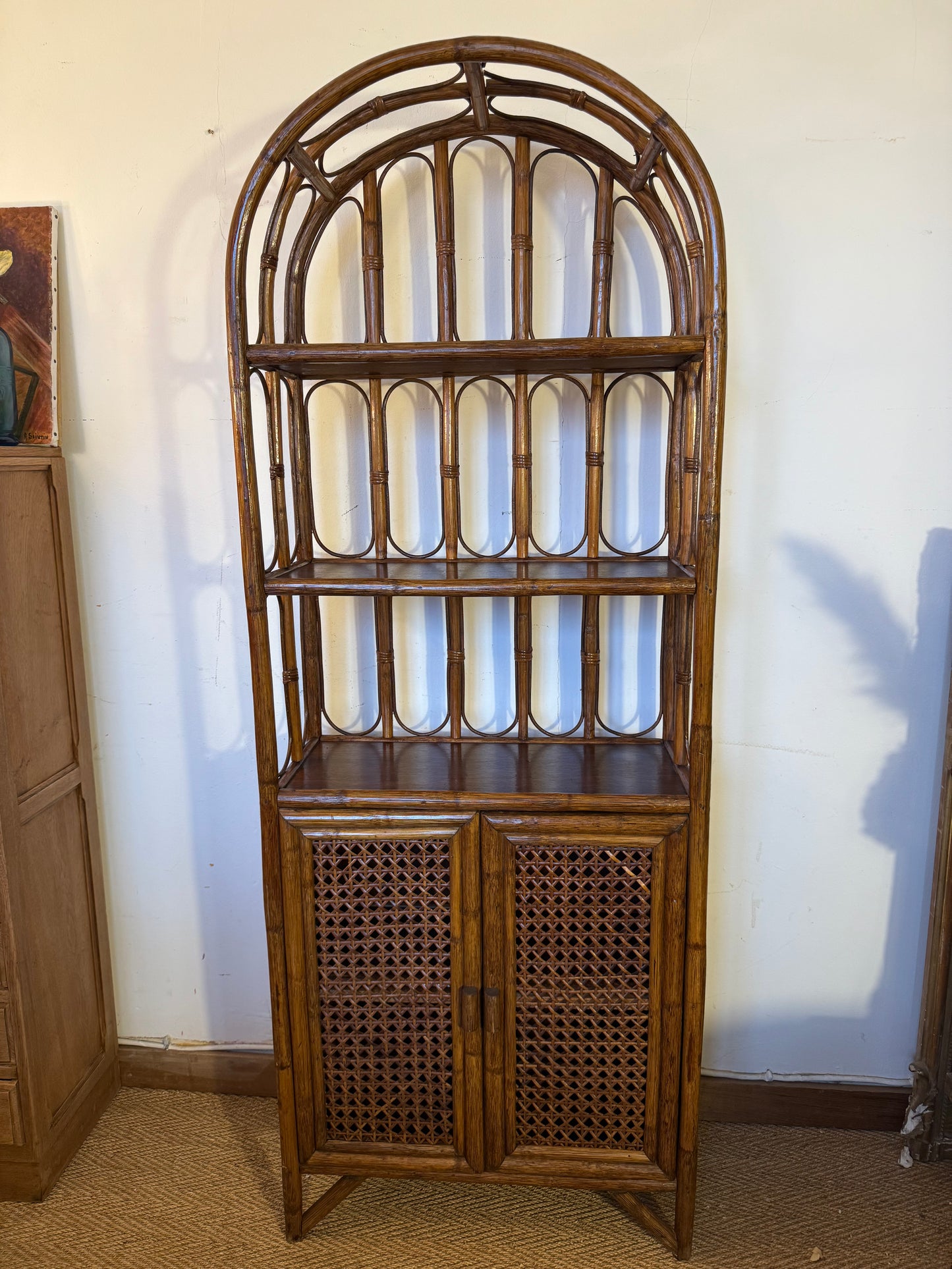 Bibliothèque étagère vintage en rotin et cannage