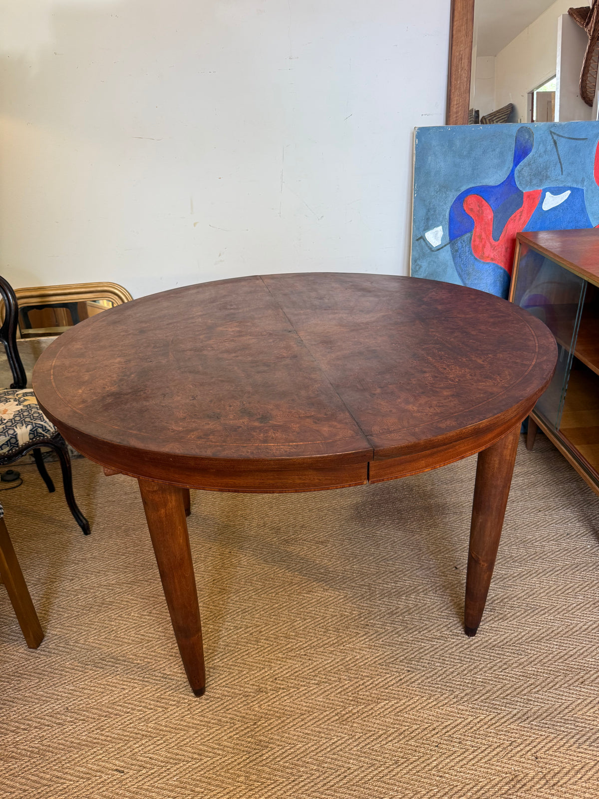 Table à manger ovale extensible en bois et placage en loupe de noyer
