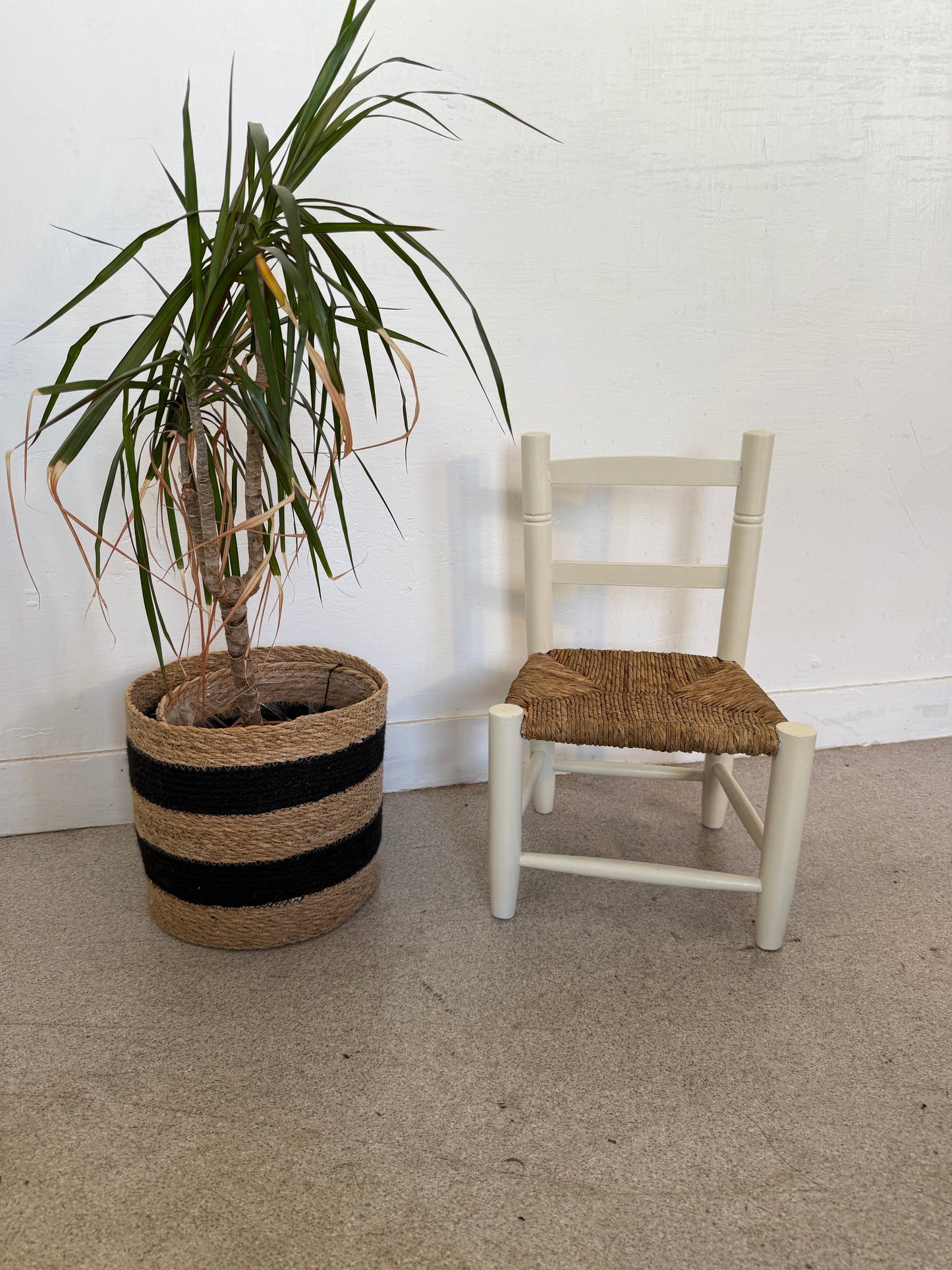 Chaise enfant bois blanc crème et paille