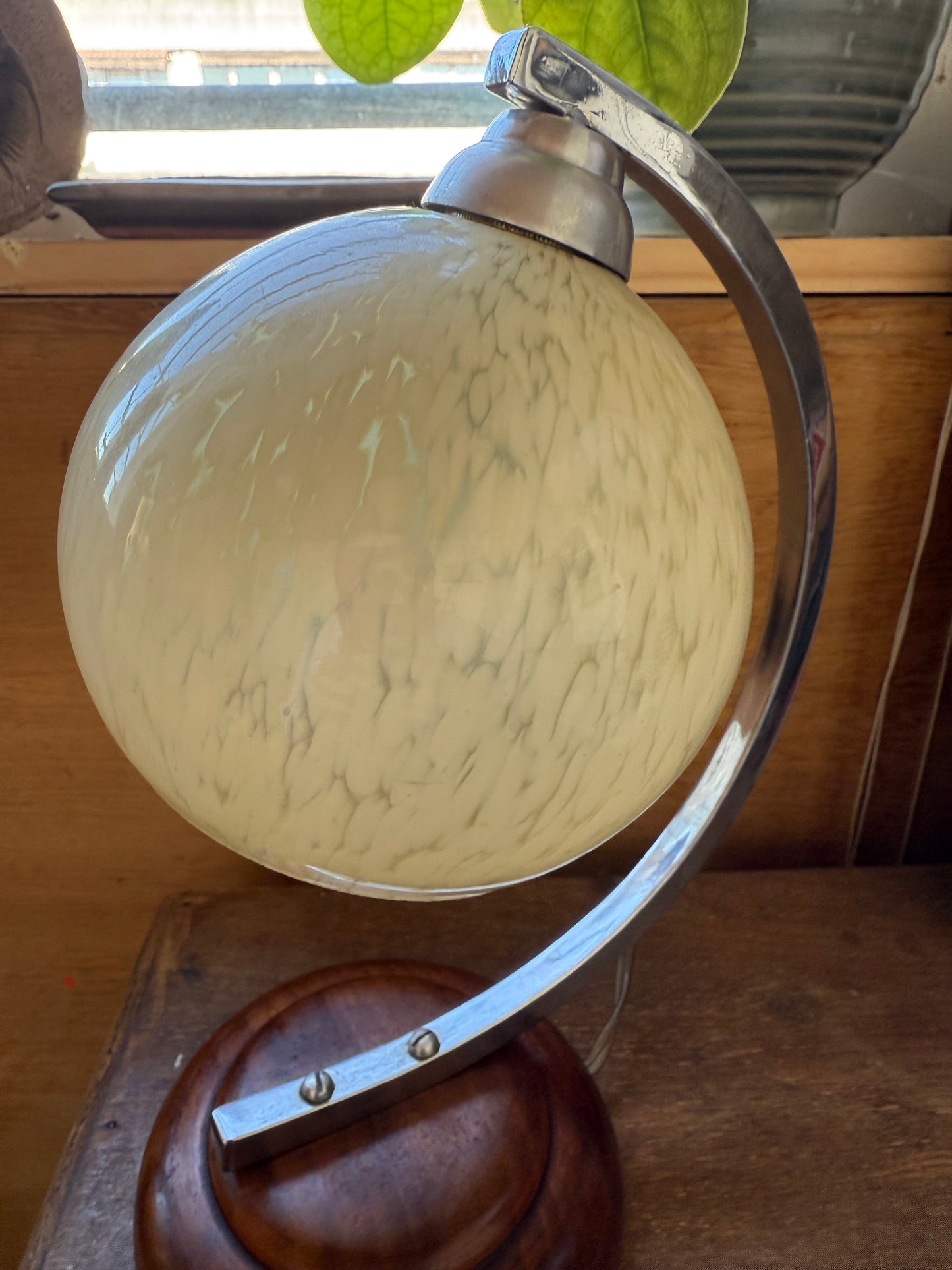 Lampe à poser / chevet art déco vintage bois métal et verre de Clichy