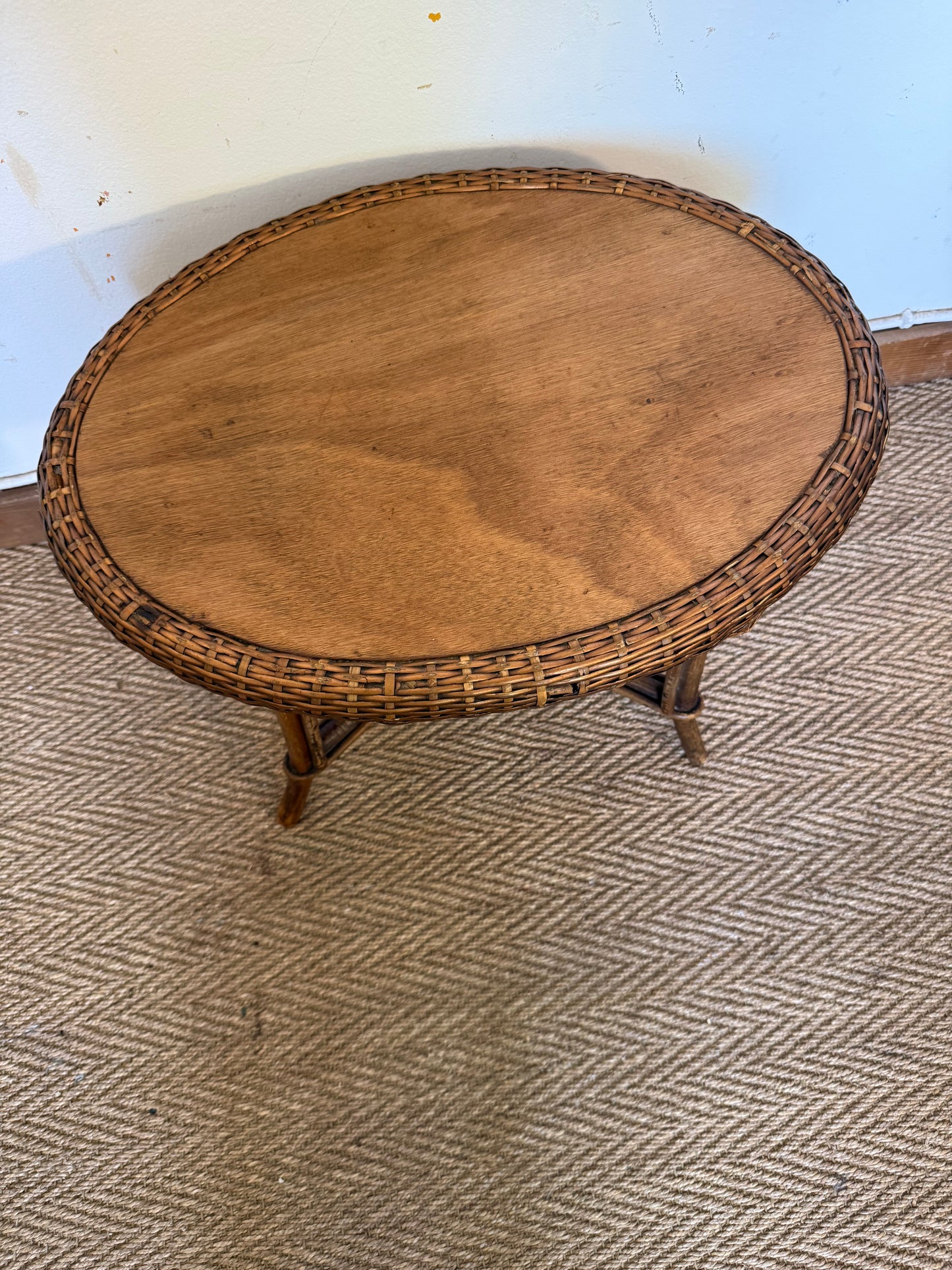 Table d’appoint en rotin vintage