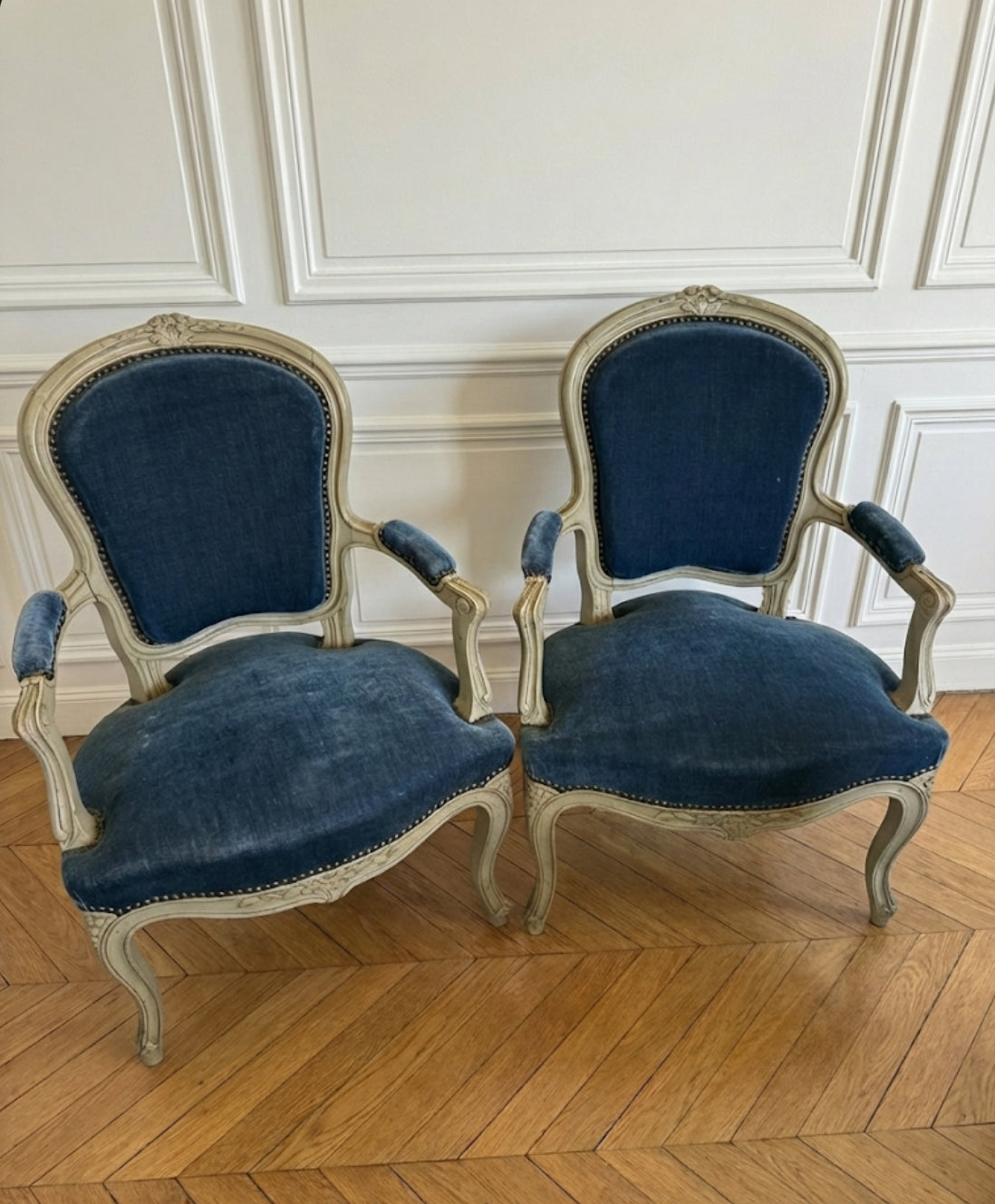 Paire de fauteuils cabriolet style Louis XV