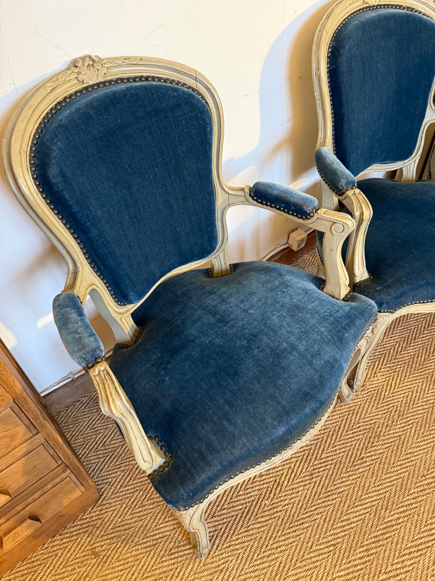 Paire de fauteuils cabriolet style Louis XV