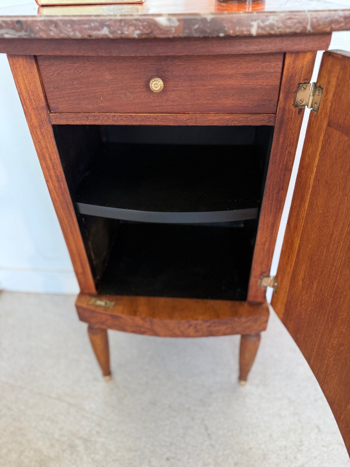 Meuble de chevet / appoint style Louis XVI marqueterie et loupe