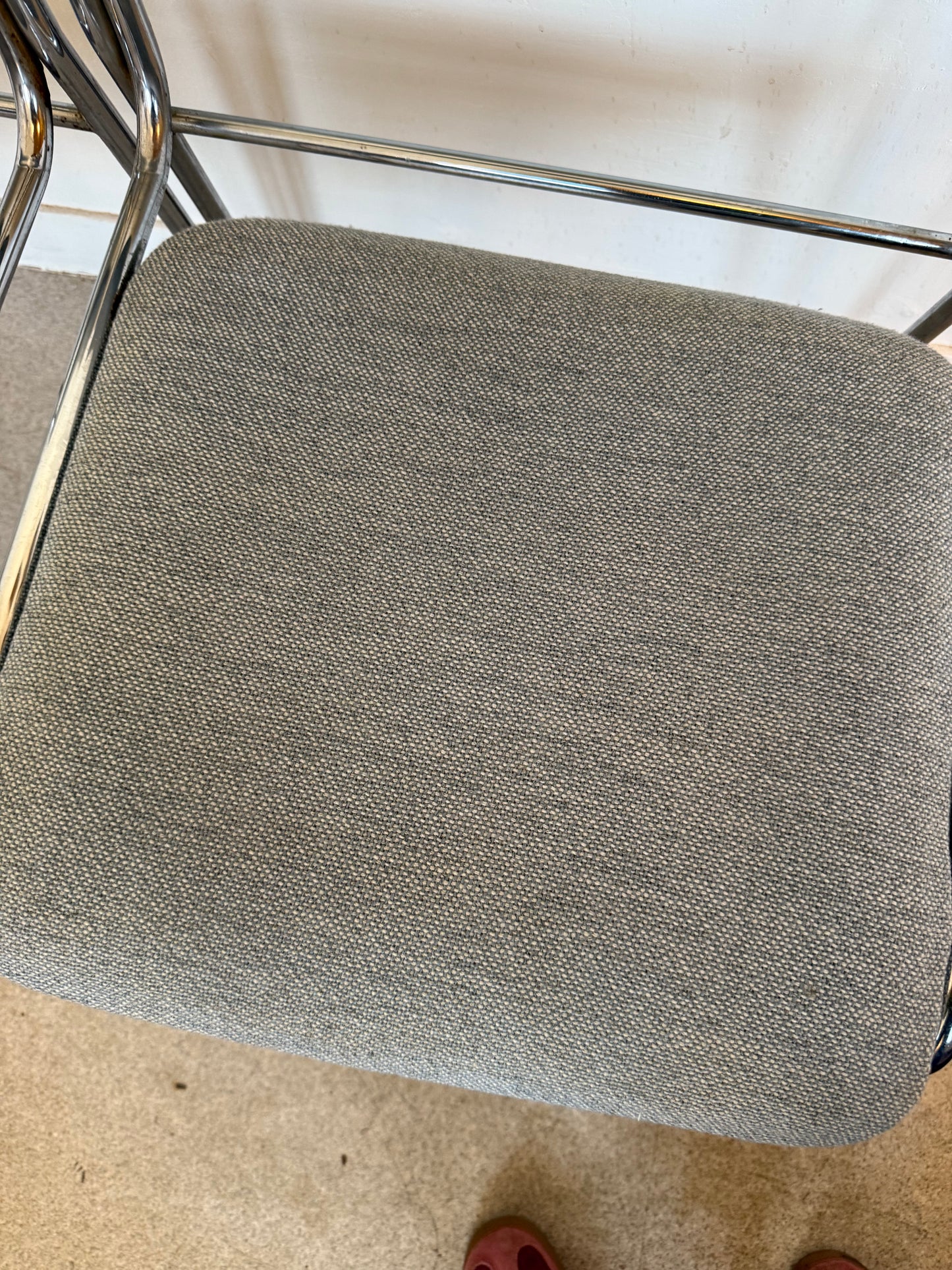 Paire de chaises vintage chrome et tissu tweed bleu clair