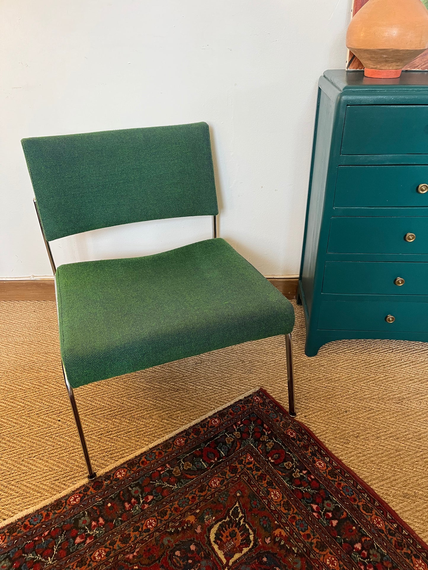 Fauteuil vintage piètement chromé et tweed vert