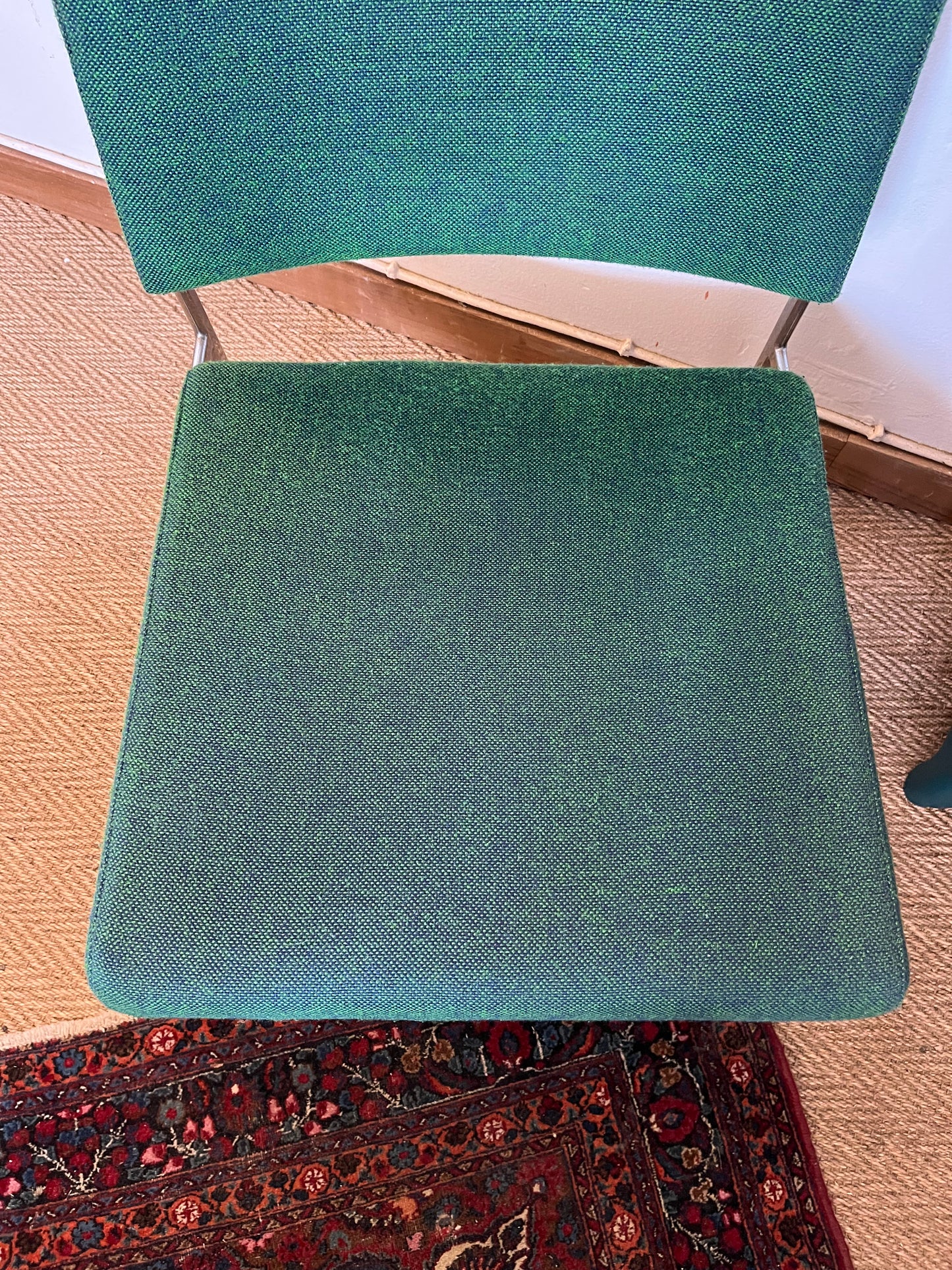 Fauteuil vintage piètement chromé et tweed vert