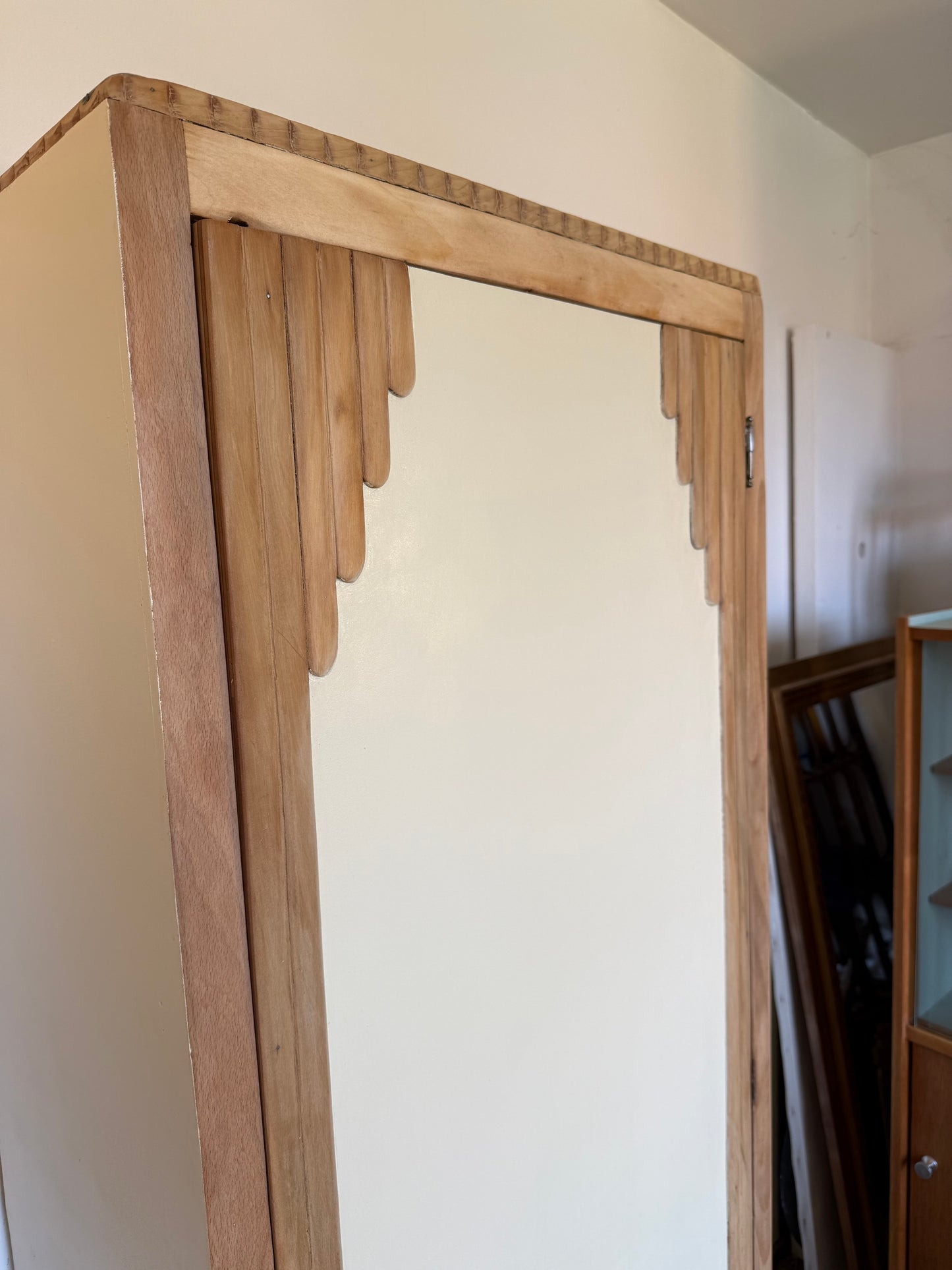 Armoire bonnetière art déco vintage