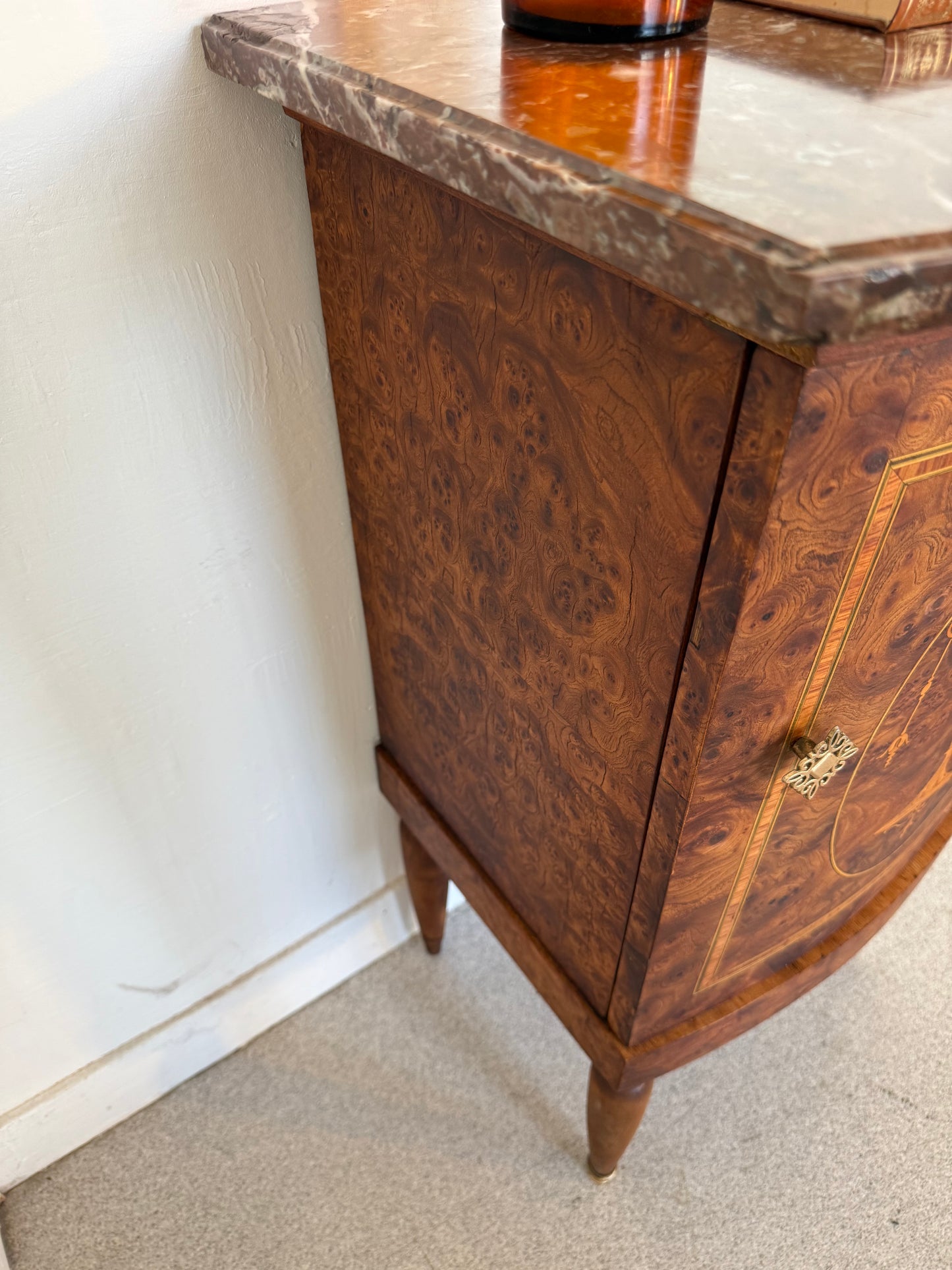 Meuble de chevet / appoint style Louis XVI marqueterie et loupe