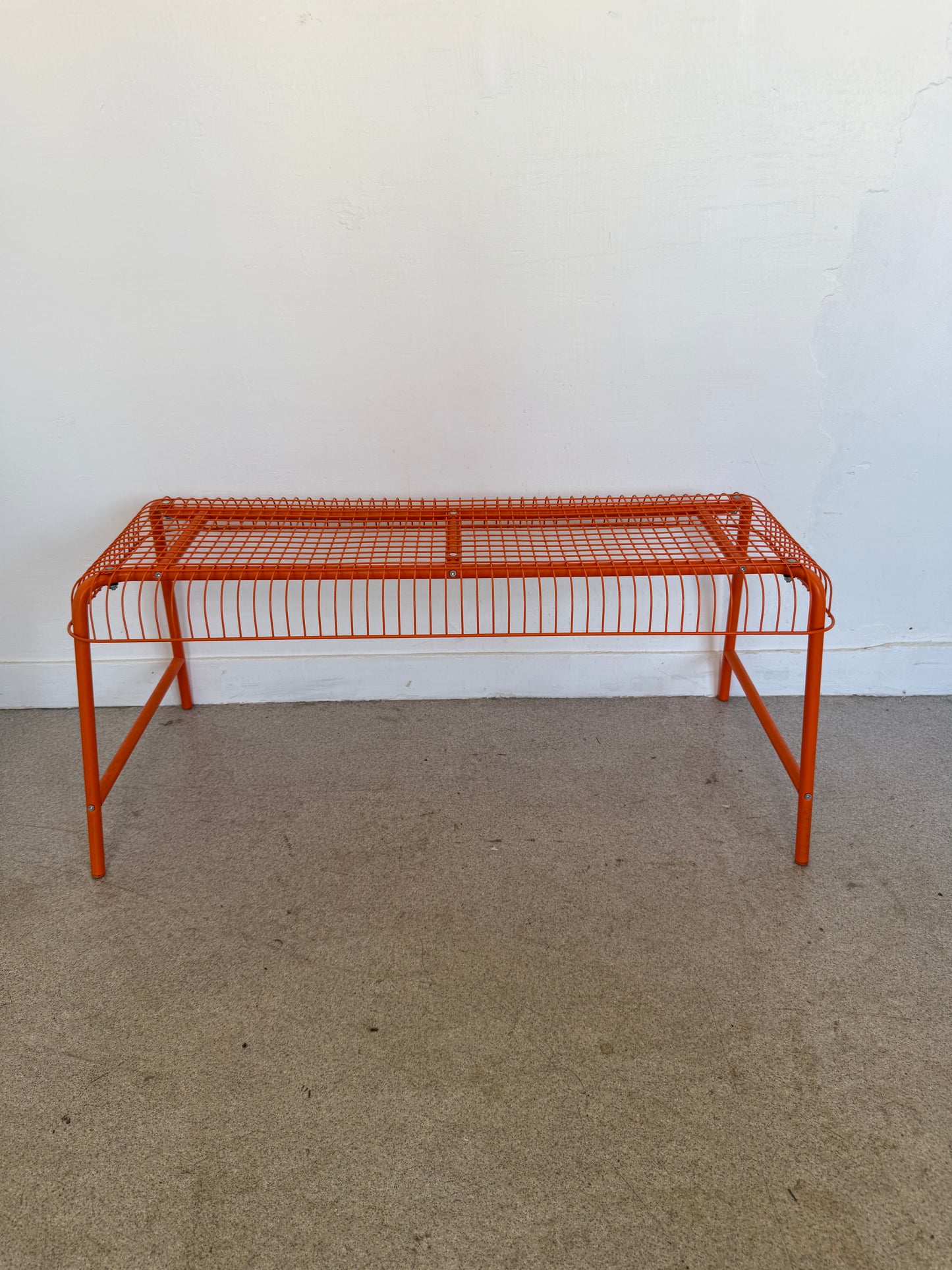 Banc IKEA modèle Vasteron en métal laqué orange