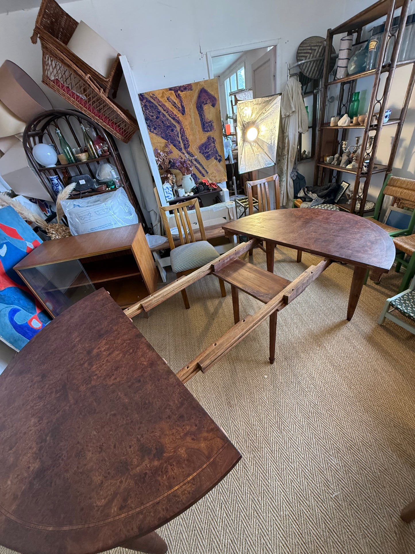 Table à manger ovale extensible en bois et placage en loupe de noyer