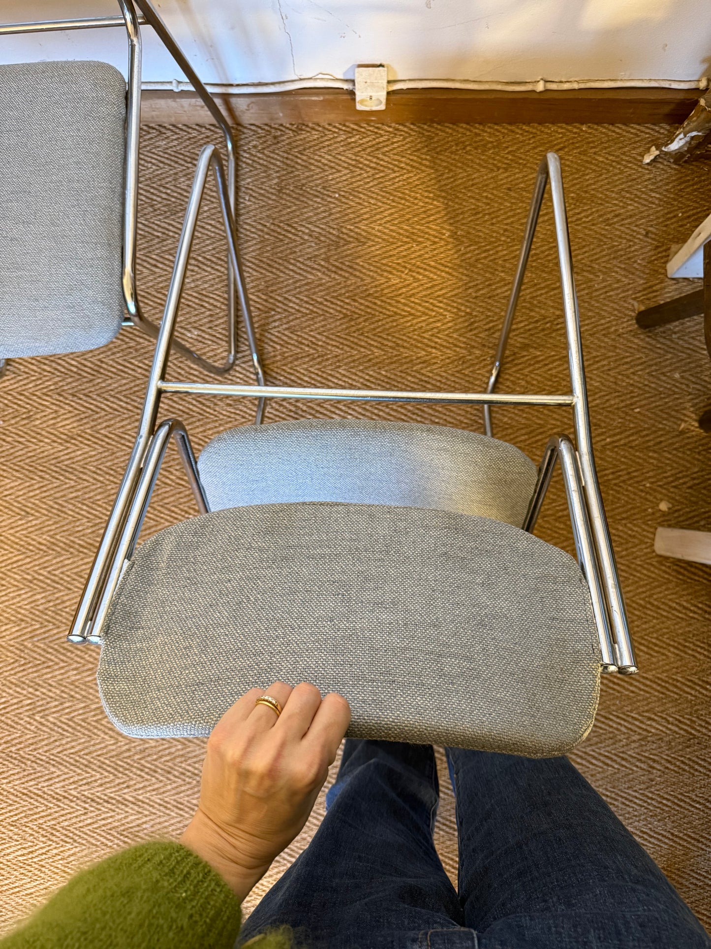 Paire de chaises vintage chrome et tissu tweed bleu clair