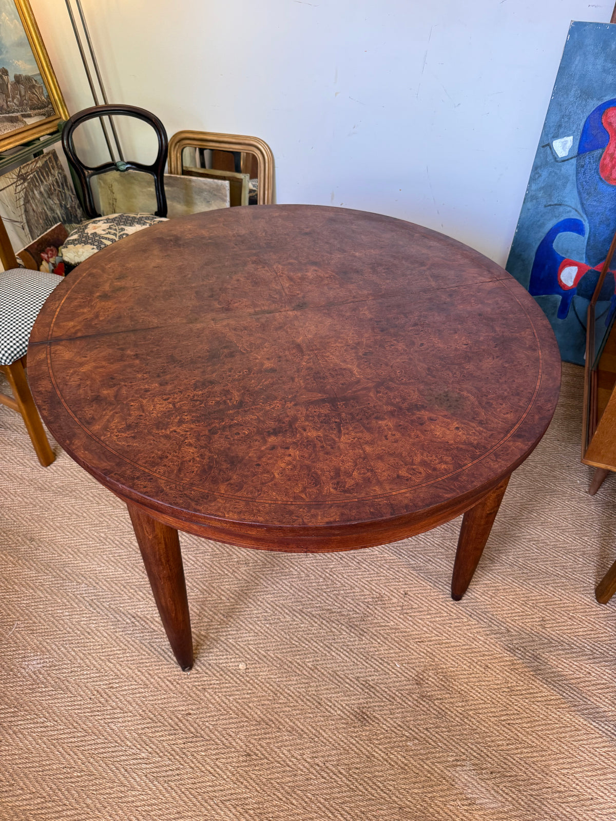 Table à manger ovale extensible en bois et placage en loupe de noyer