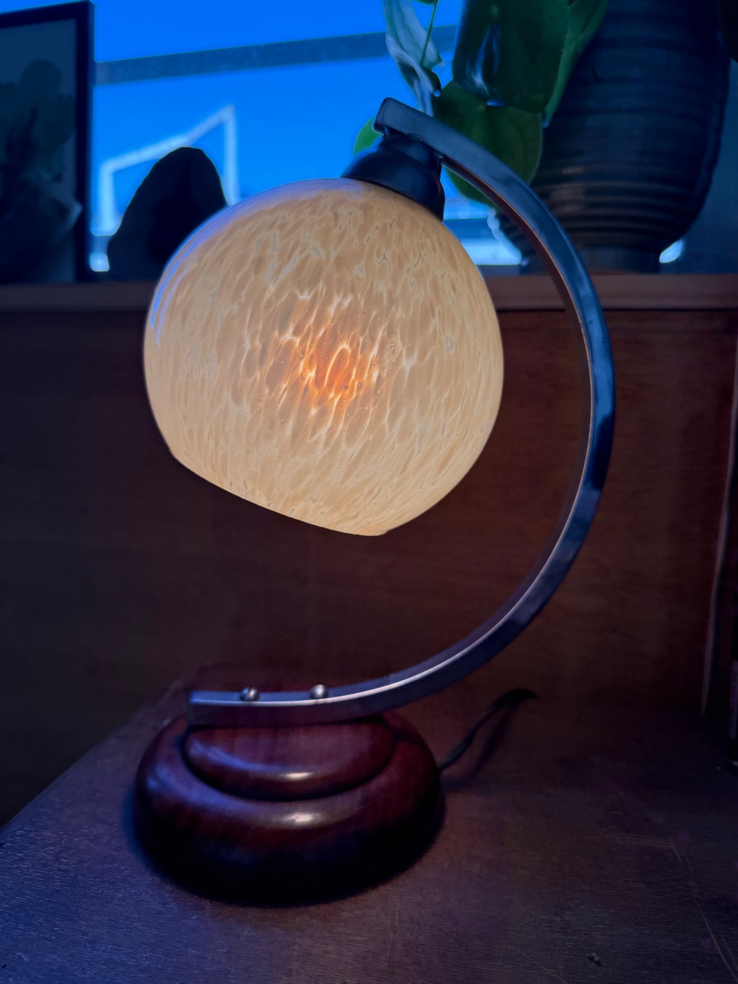 Lampe à poser / chevet art déco vintage bois métal et verre de Clichy