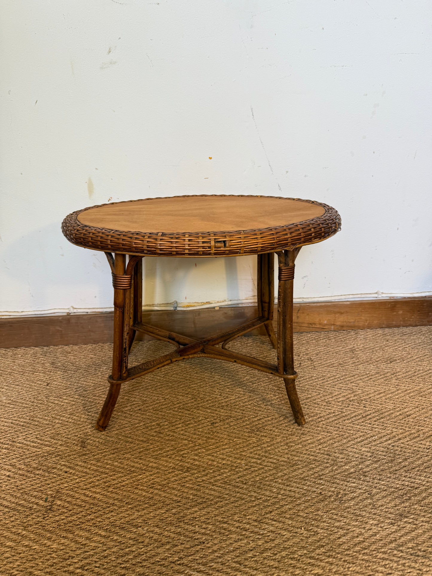 Table d’appoint en rotin vintage
