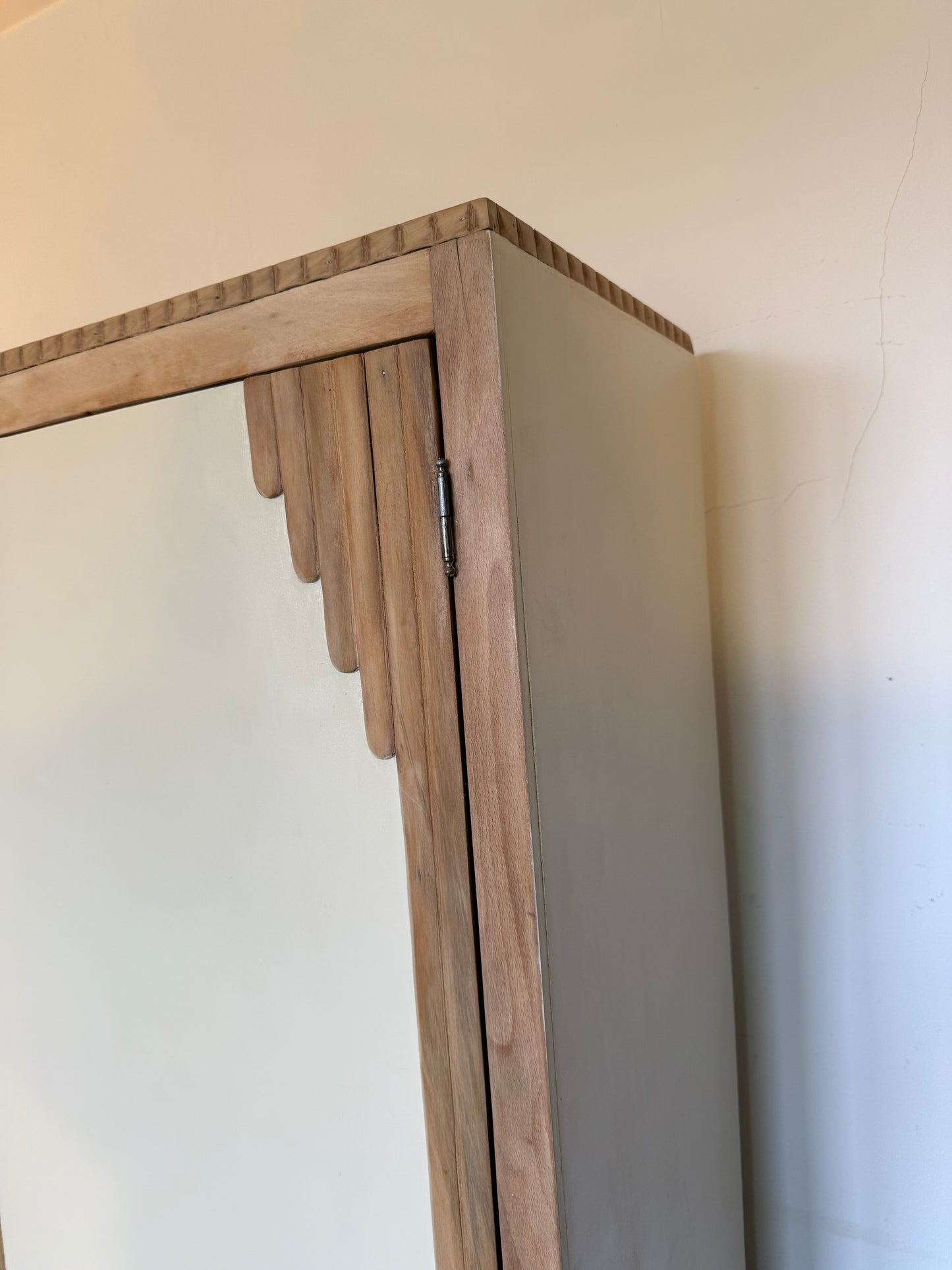 Armoire bonnetière art déco vintage
