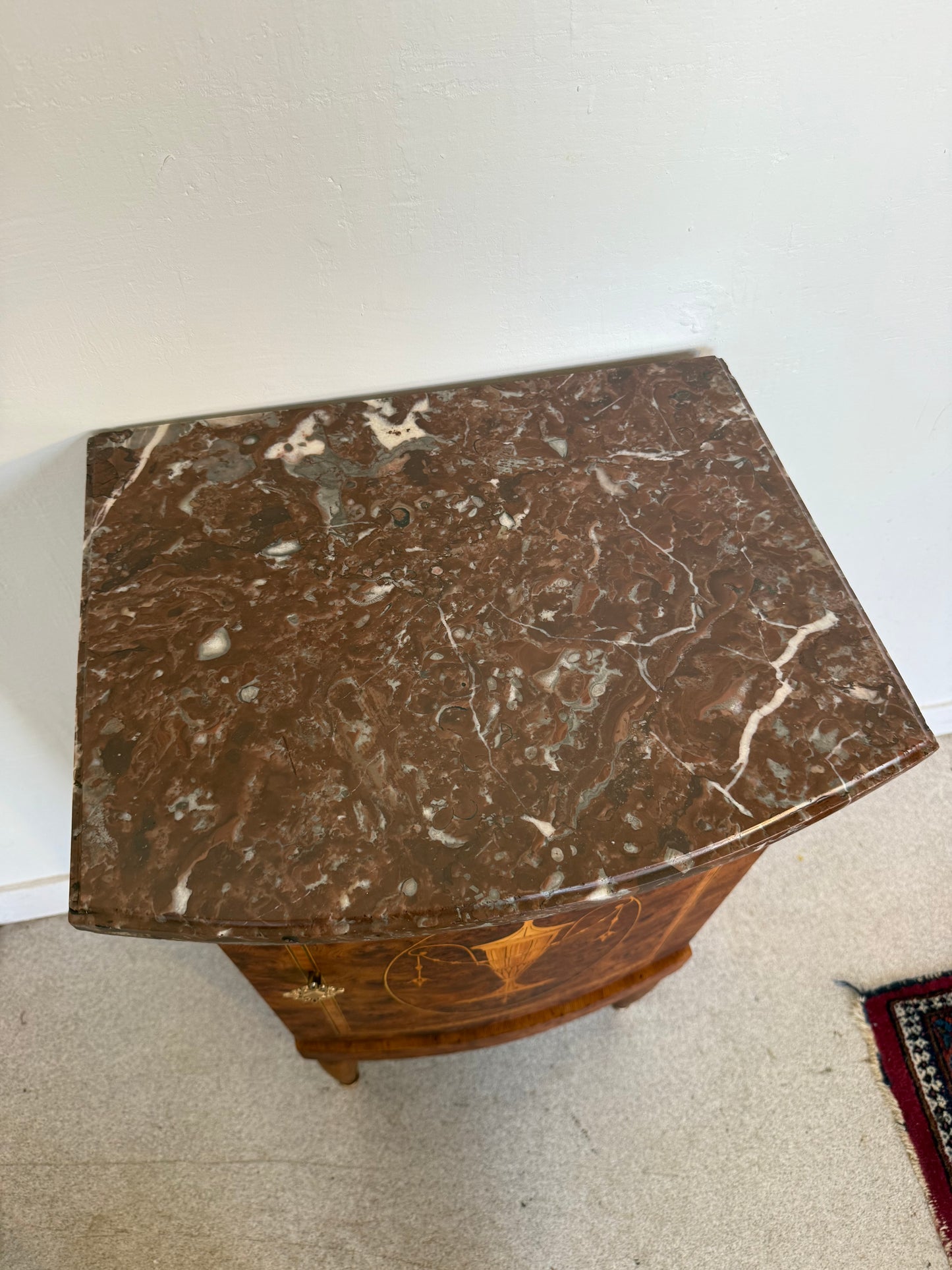 Meuble de chevet / appoint style Louis XVI marqueterie et loupe