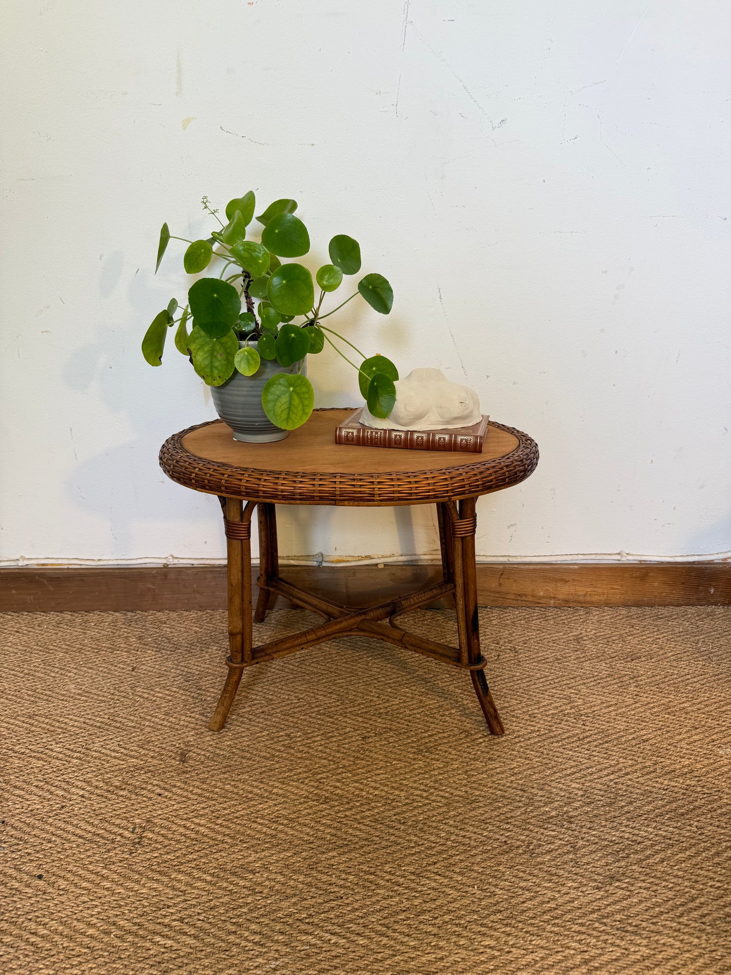 Table d’appoint en rotin vintage