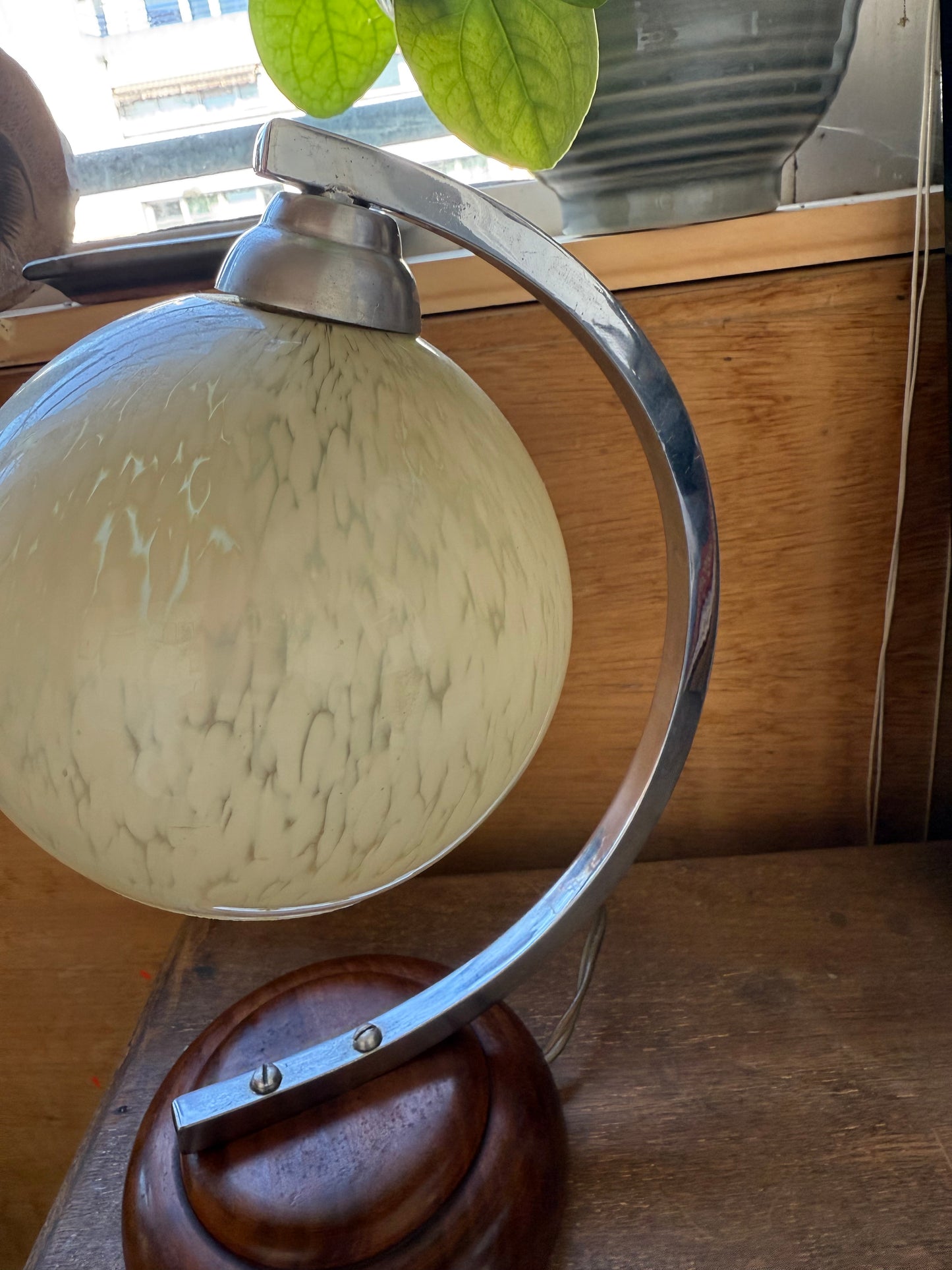 Lampe à poser / chevet art déco vintage bois métal et verre de Clichy
