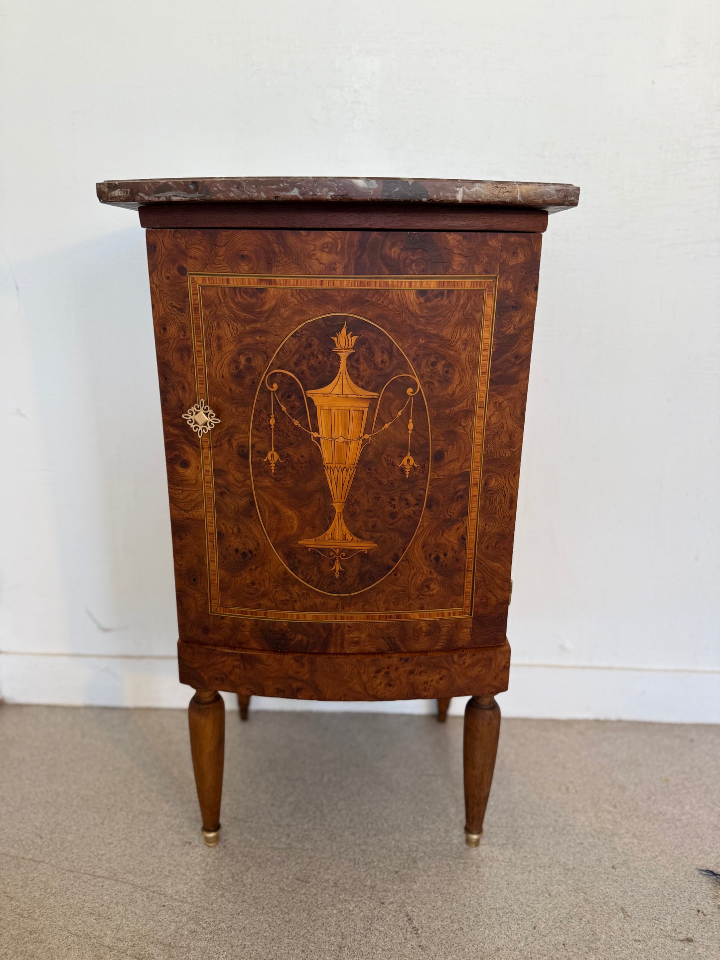 Meuble de chevet / appoint style Louis XVI marqueterie et loupe