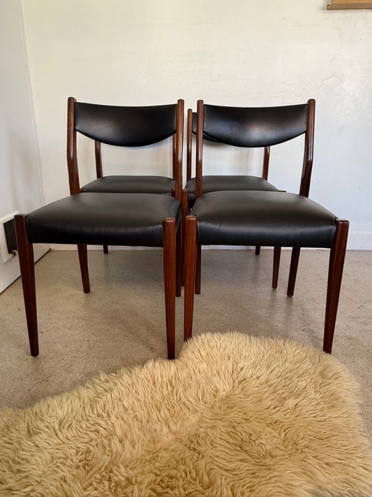 Lot de 4 chaises scandinaves vintage