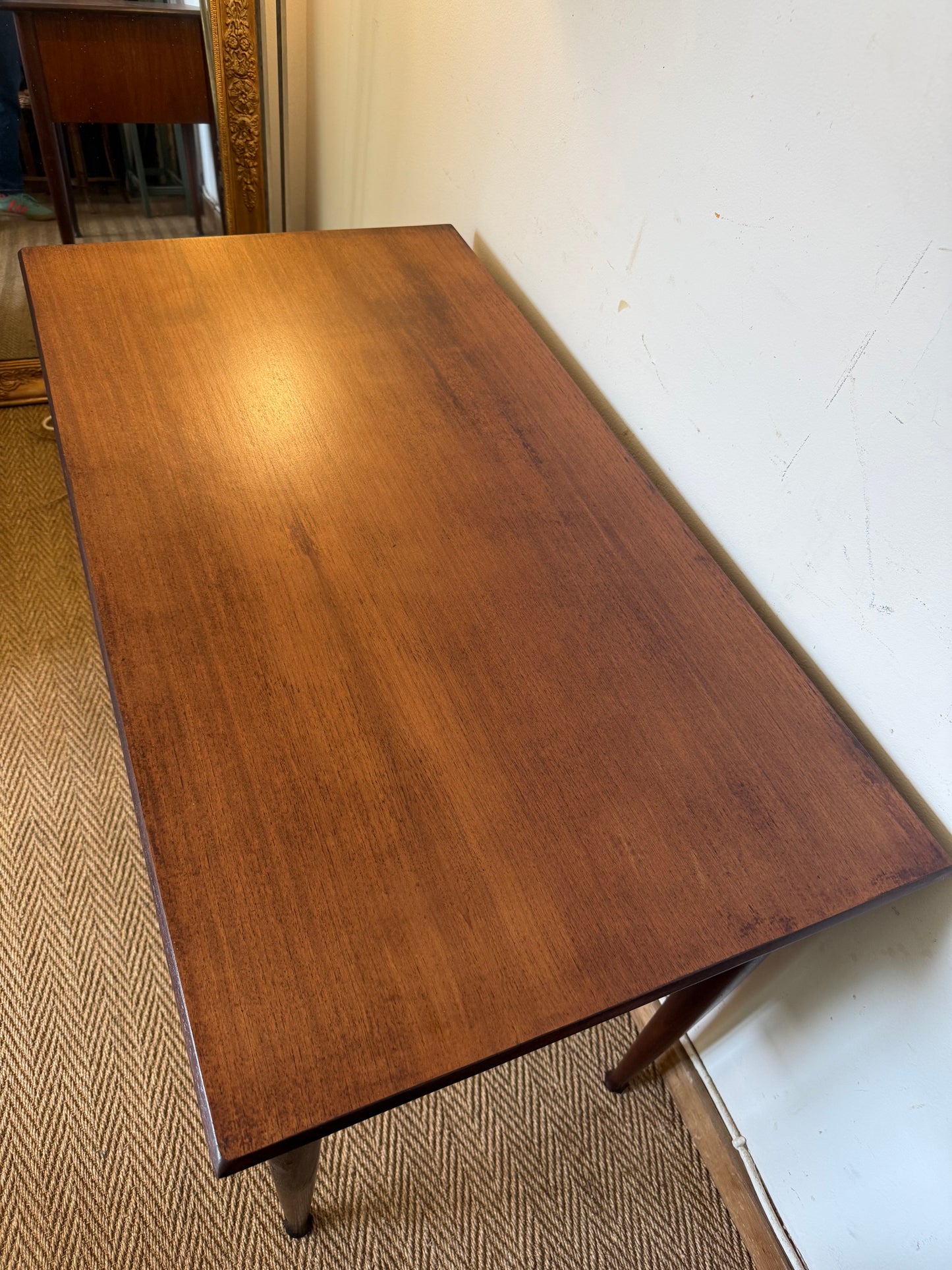 Bureau vintage style scandinave pieds fuselés