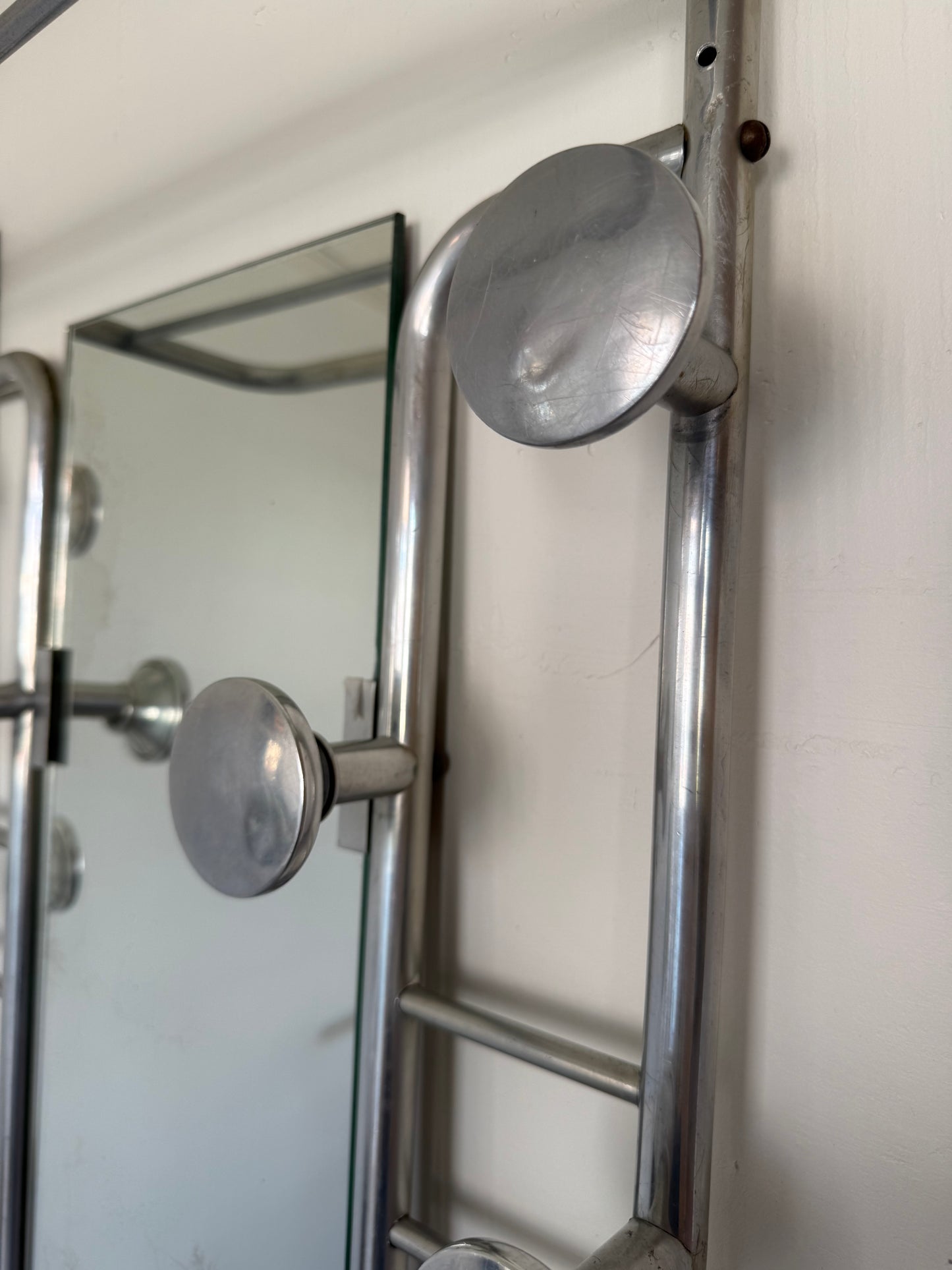 Porte manteau vintage en aluminium brossé années 50