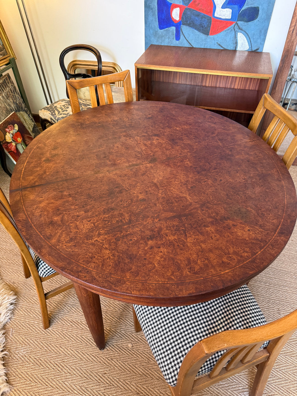 Table à manger ovale extensible en bois et placage en loupe de noyer