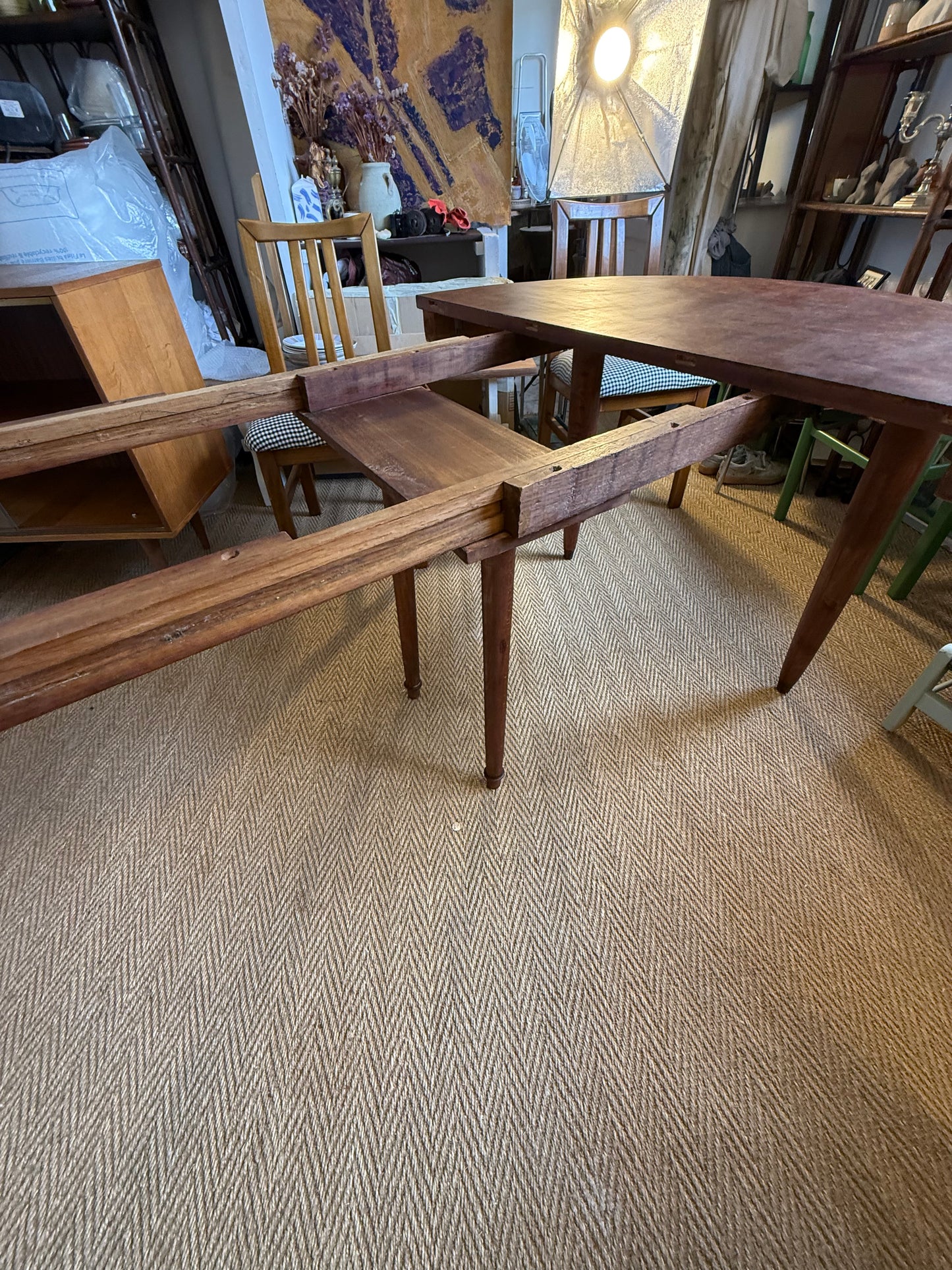 Table à manger ovale extensible en bois et placage en loupe de noyer