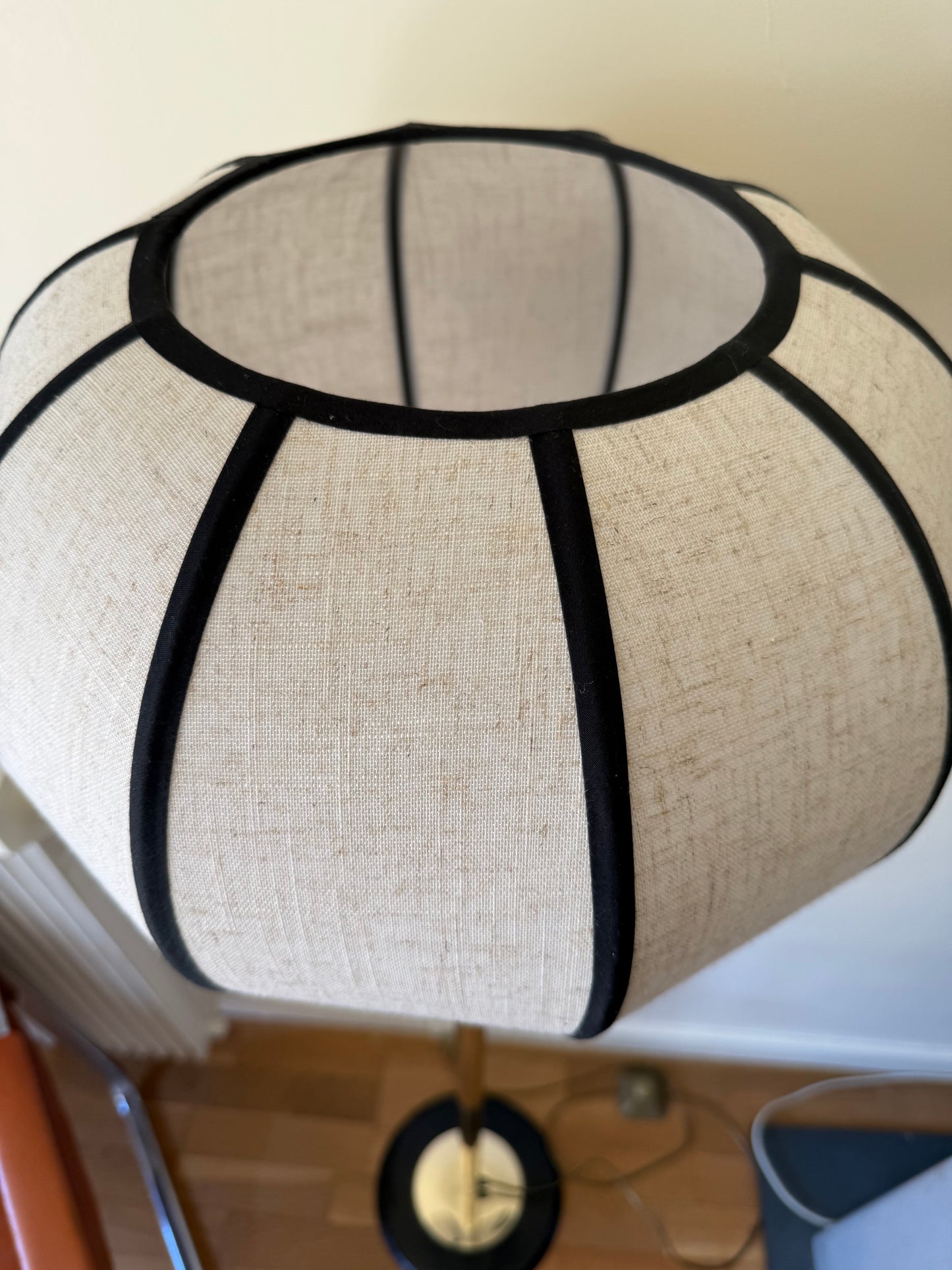 Lampadaire vintage bras articulé laiton doré abat jour lin