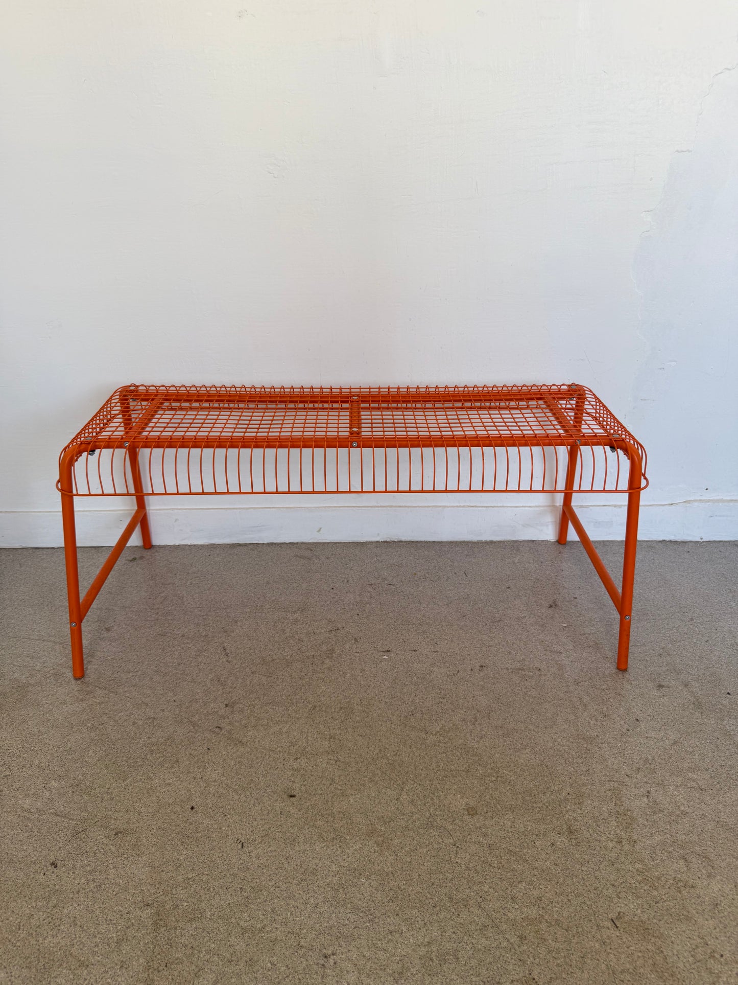 Banc IKEA modèle Vasteron en métal laqué orange
