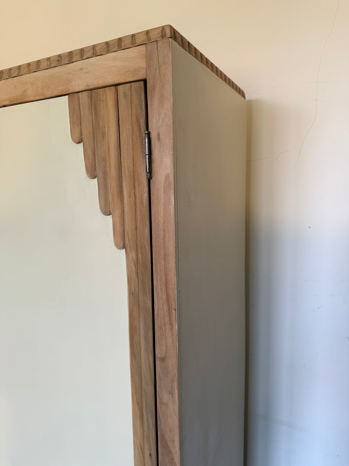 Armoire bonnetière art déco vintage