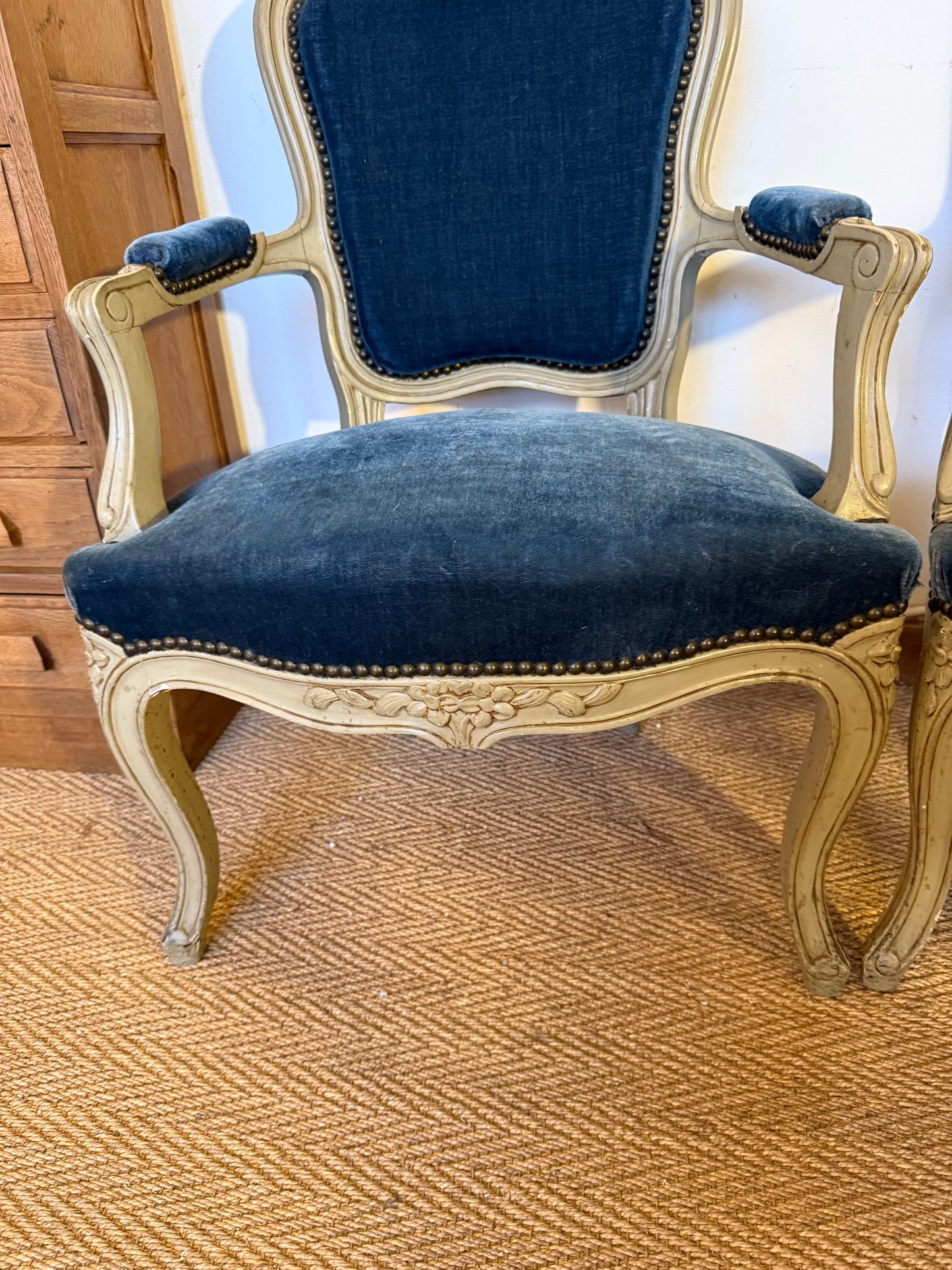 Paire de fauteuils cabriolet style Louis XV