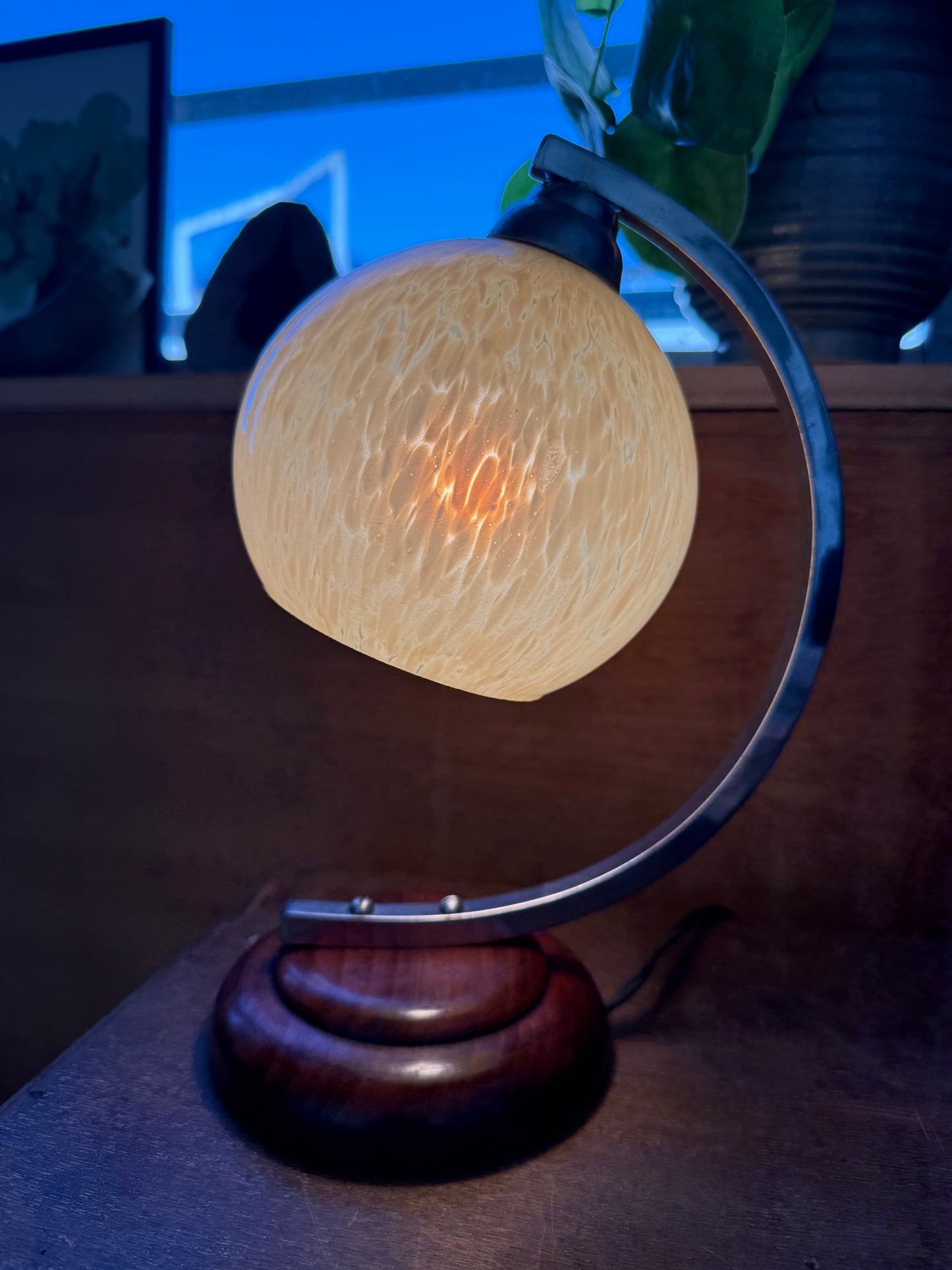 Lampe à poser / chevet art déco vintage bois métal et verre de Clichy