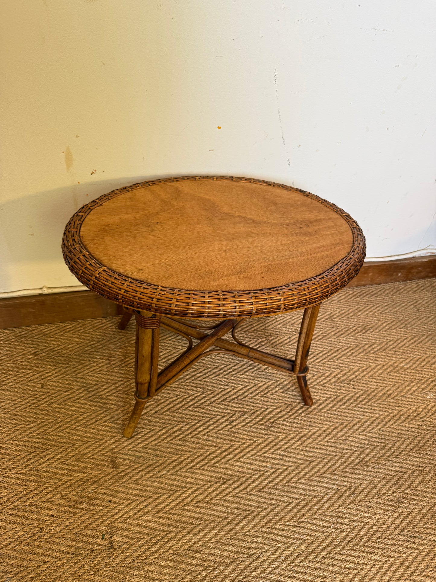 Table d’appoint en rotin vintage