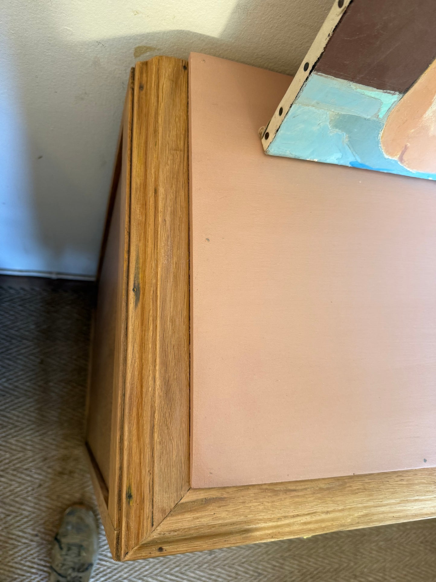 Commode vintage placage chêne et poignées dorées