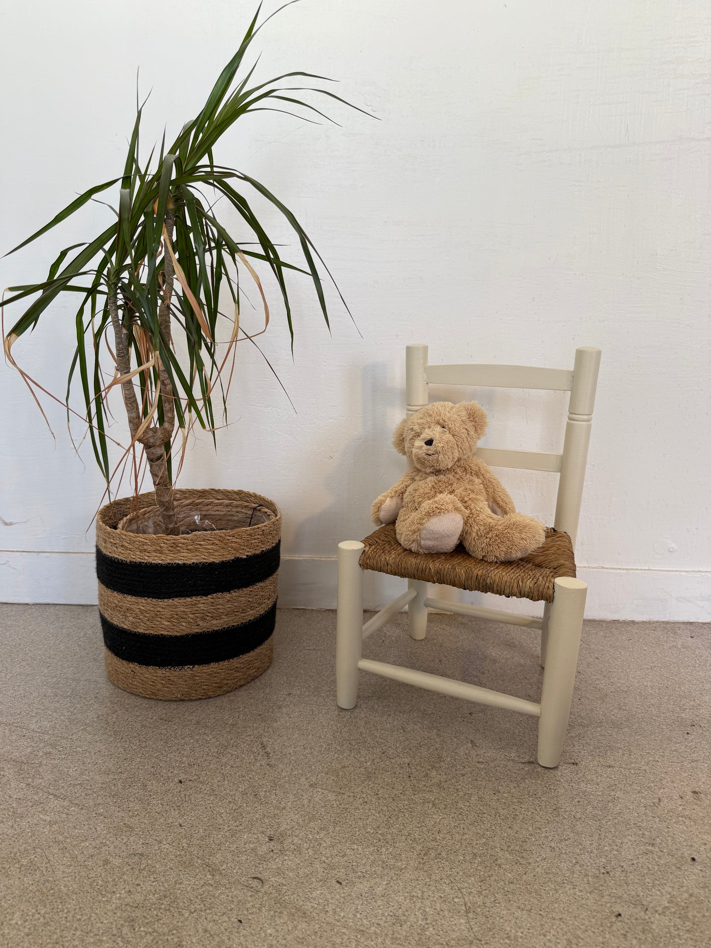 Chaise enfant bois blanc crème et paille