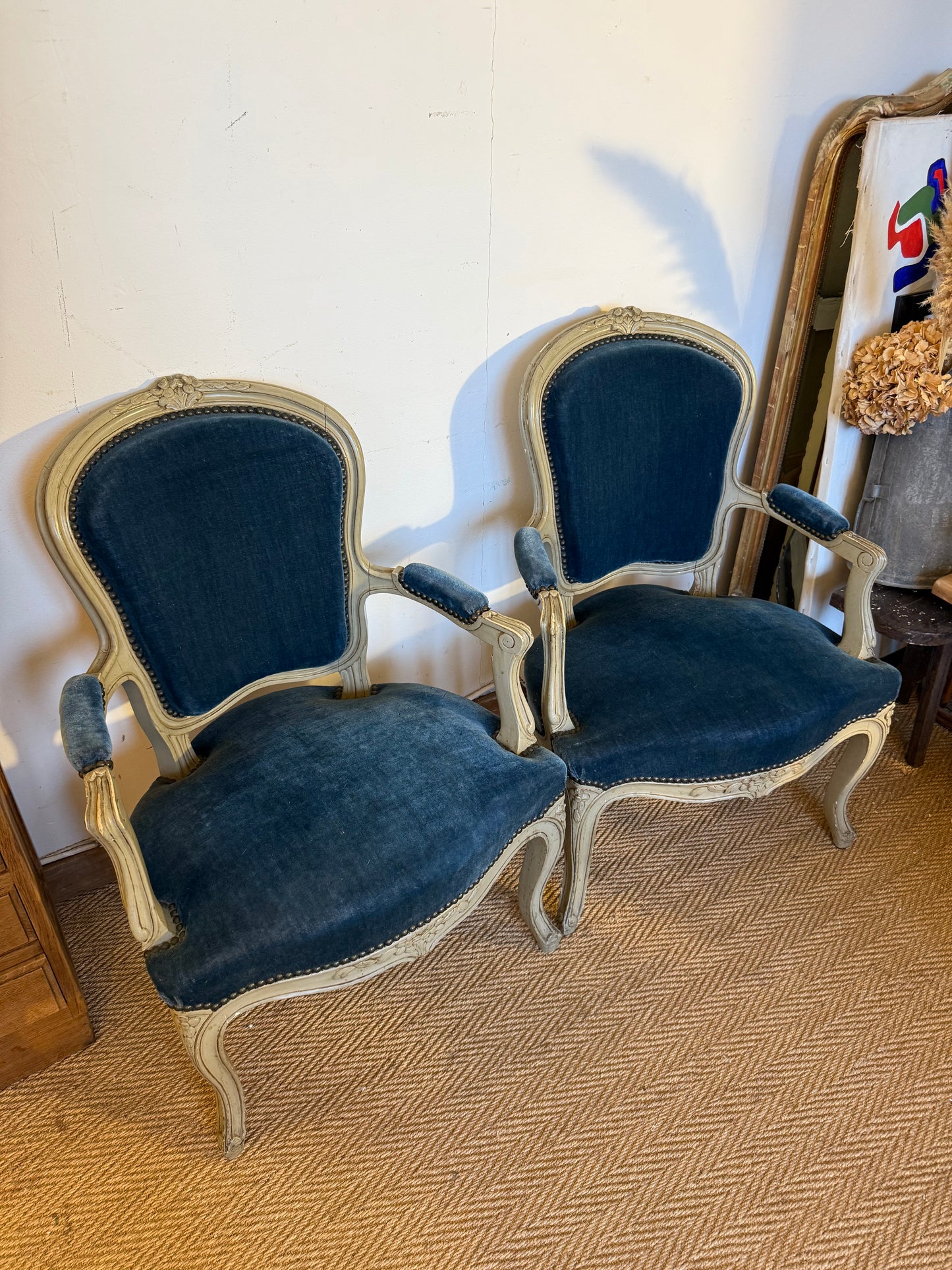 Paire de fauteuils cabriolet style Louis XV