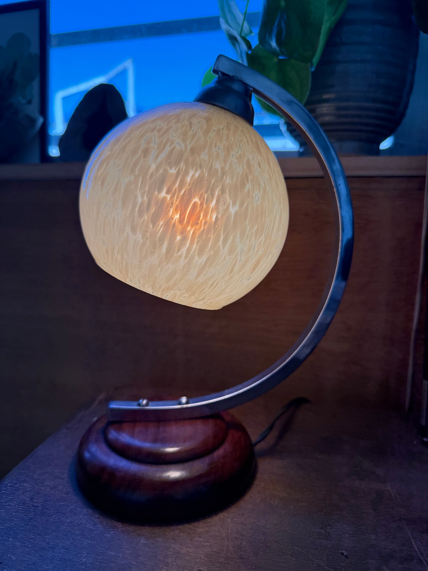Lampe à poser / chevet art déco vintage bois métal et verre de Clichy
