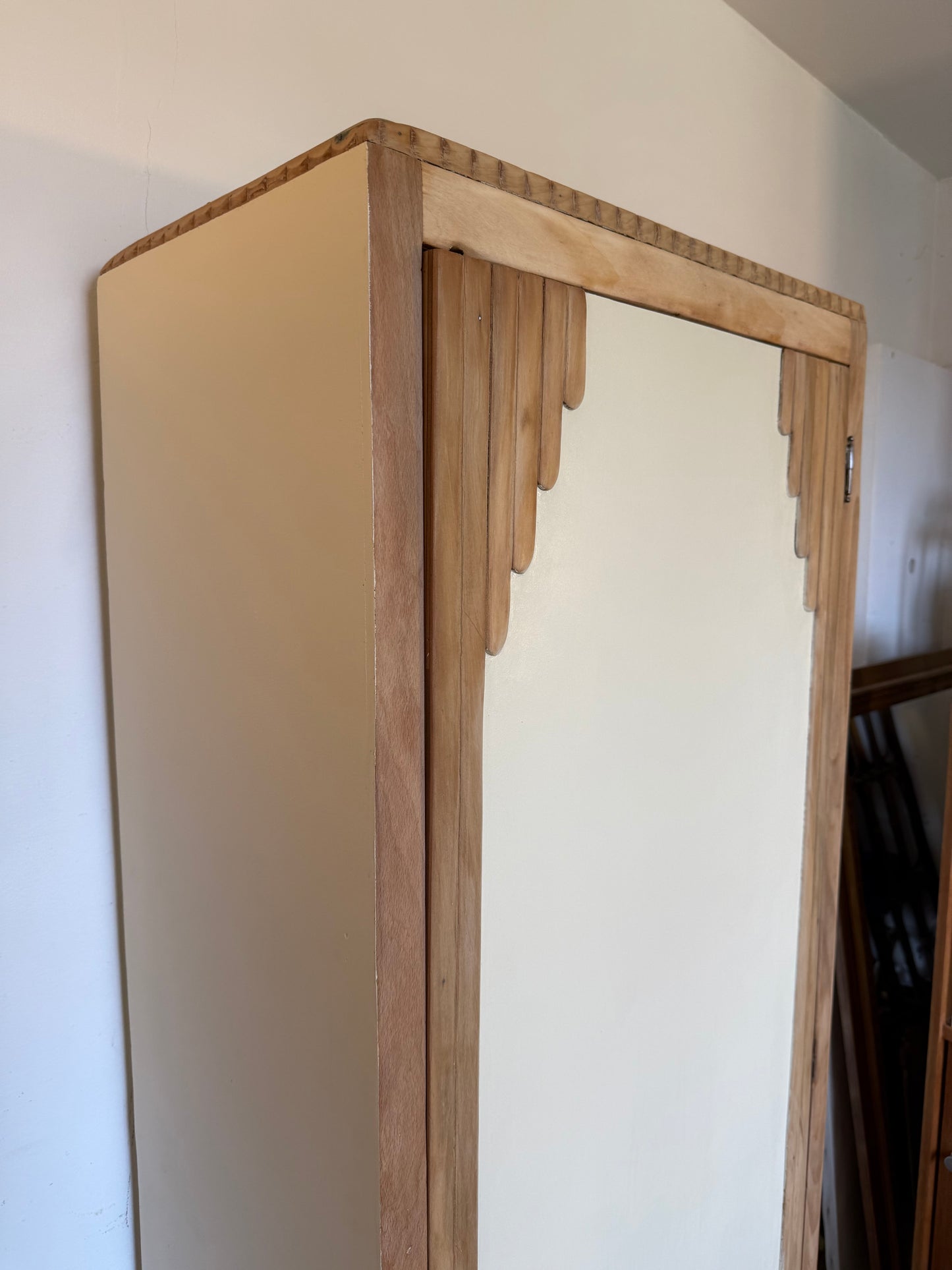 Armoire bonnetière art déco vintage