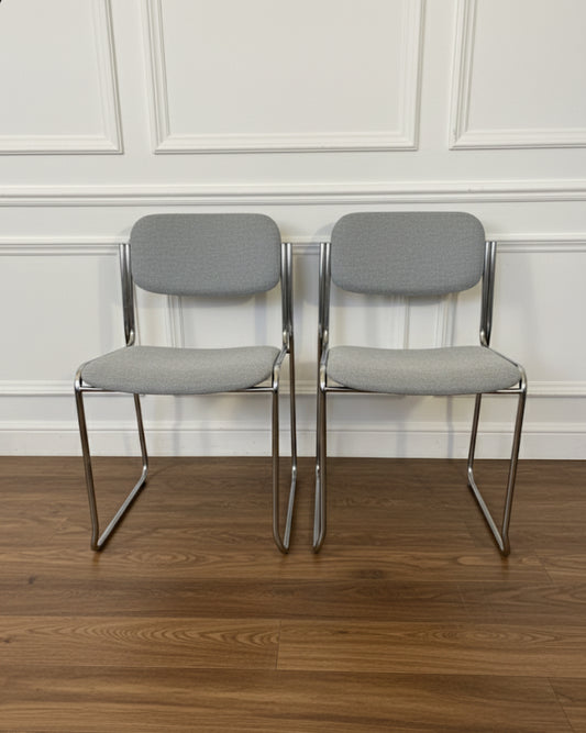 Paire de chaises vintage chrome et tissu tweed bleu clair