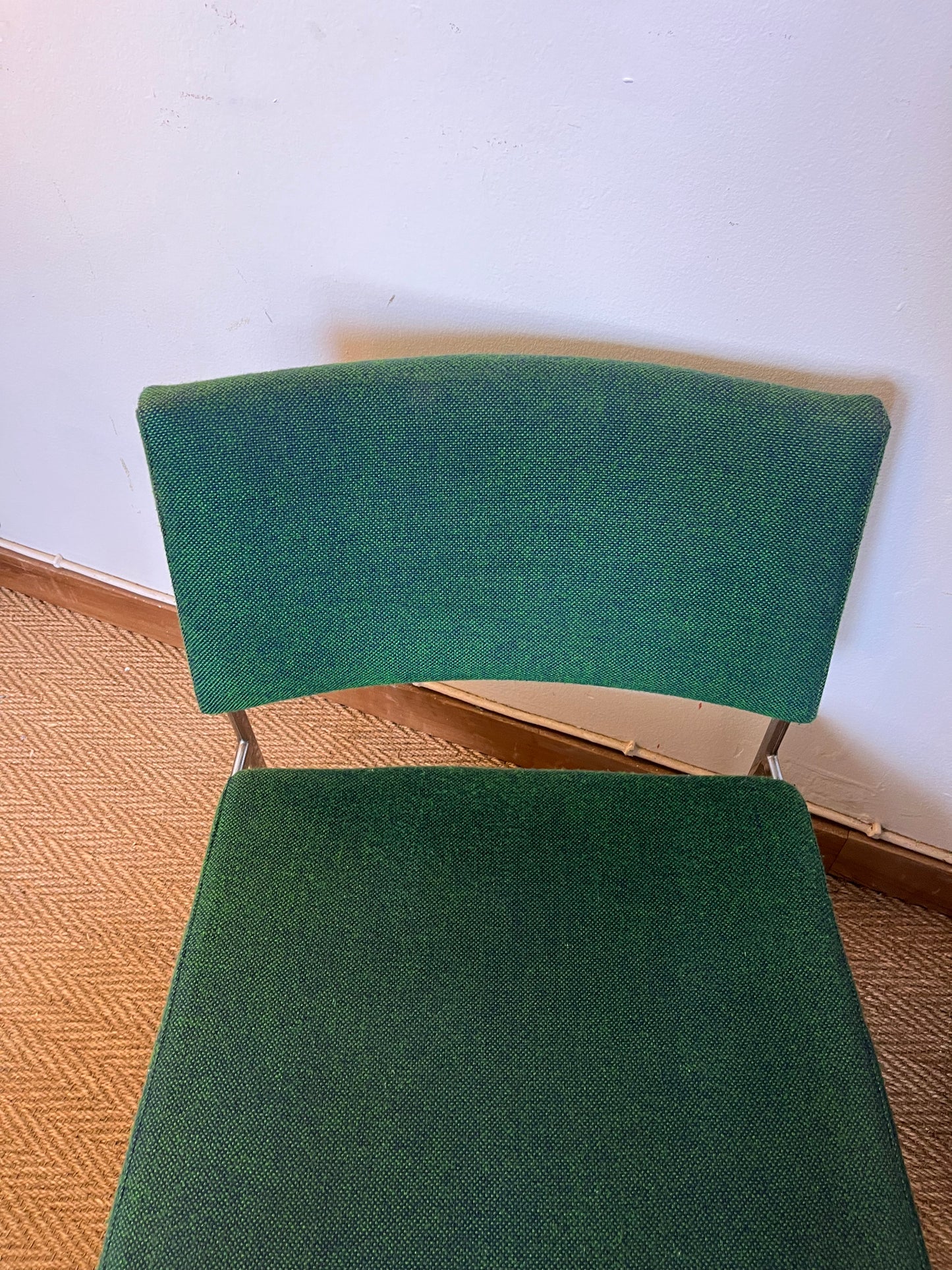 Fauteuil vintage piètement chromé et tweed vert