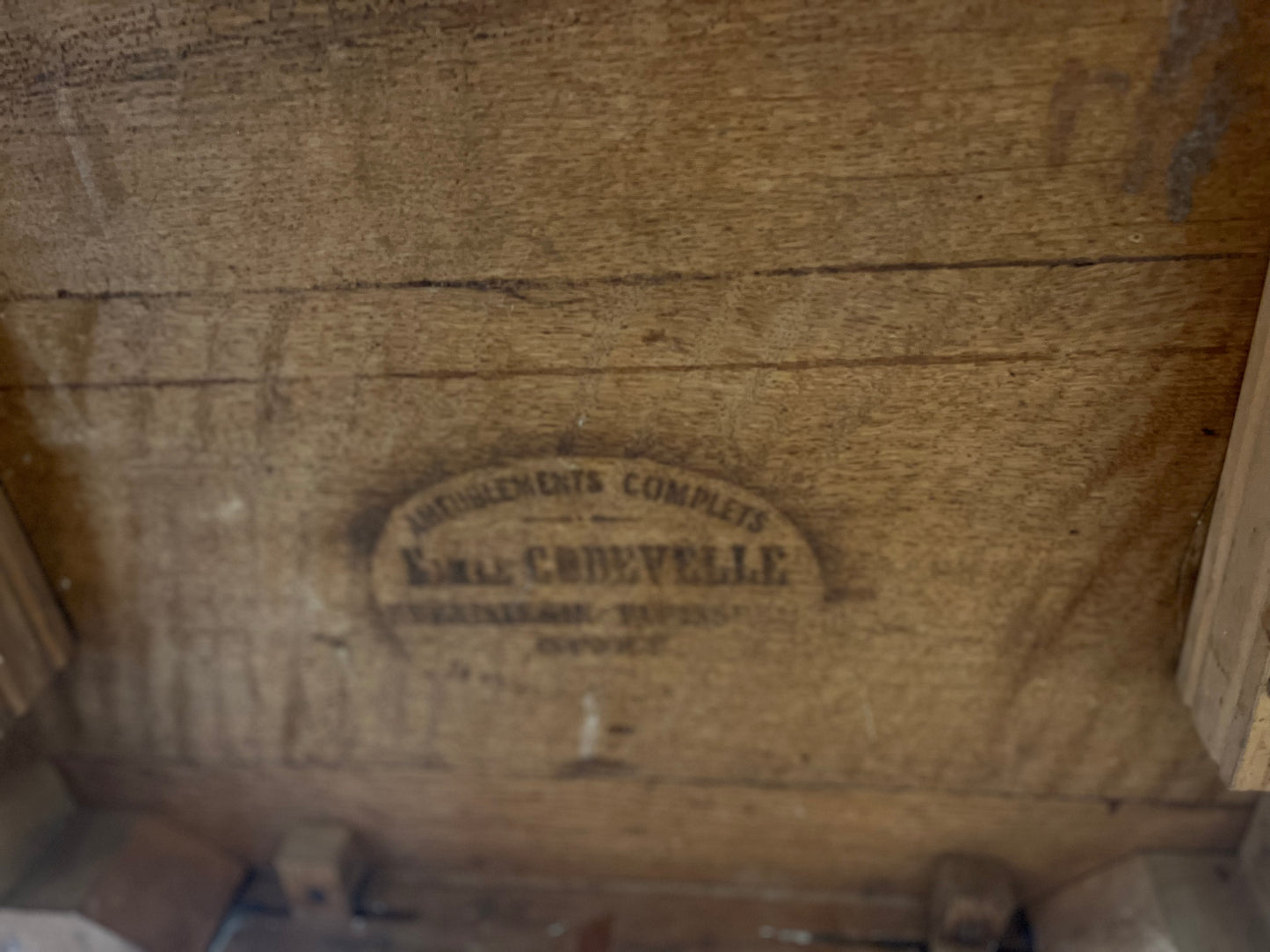 Table de salle à manger art déco en bois massif