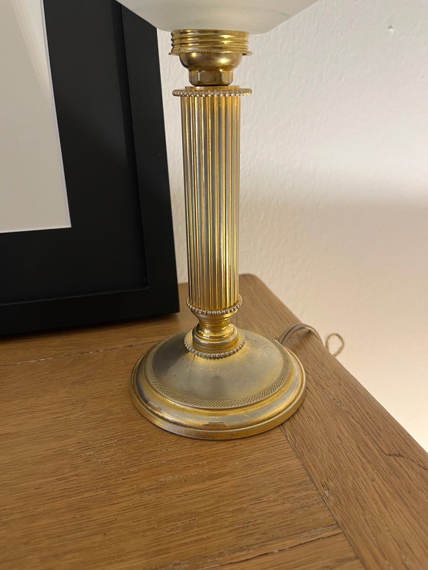 Lampe à poser en laiton et verre poli années 40