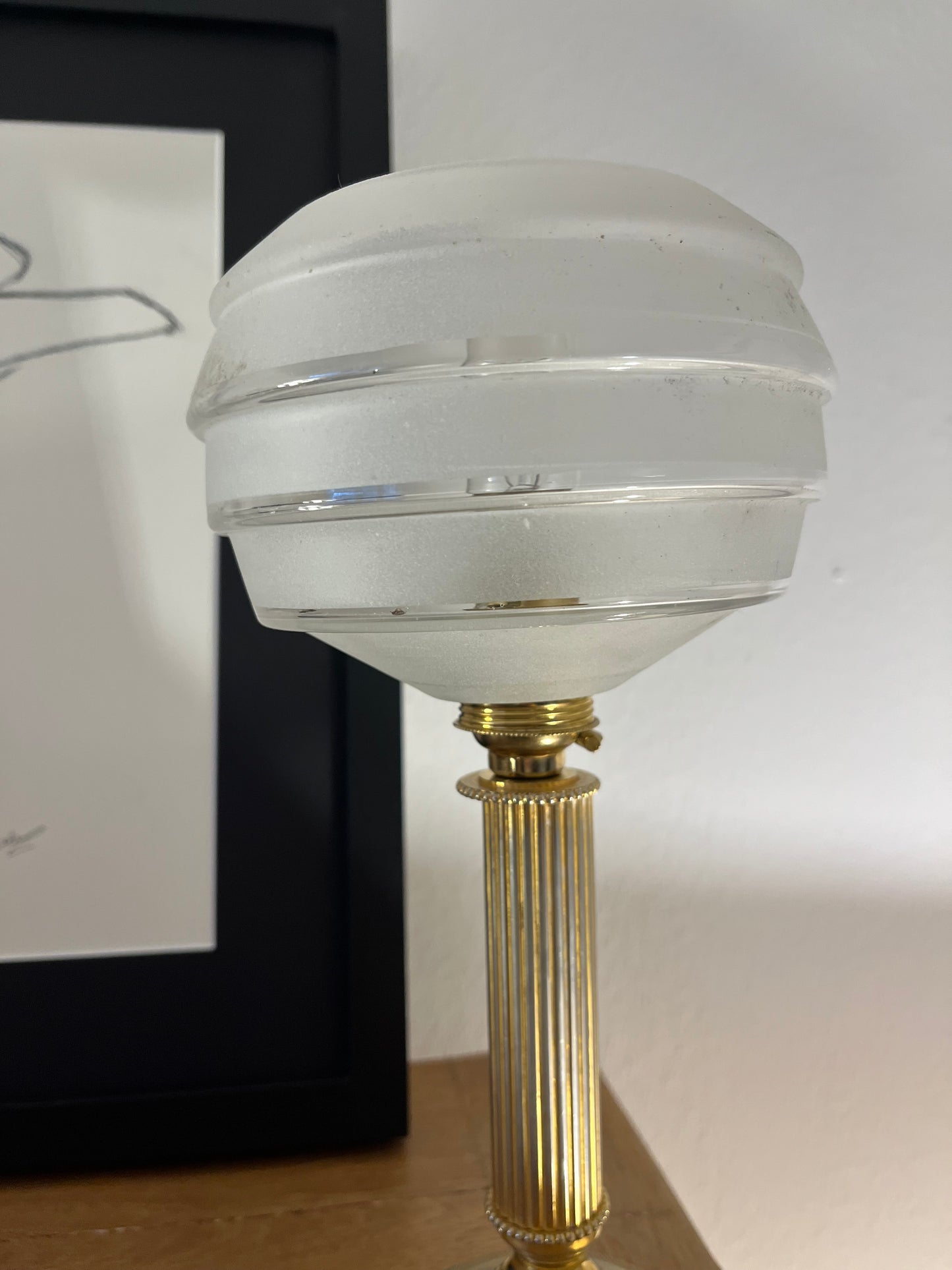 Lampe à poser en laiton et verre poli années 40