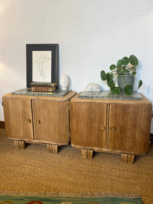 Paire de tables de chevet art déco / meubles d'appoint en bois et marbre