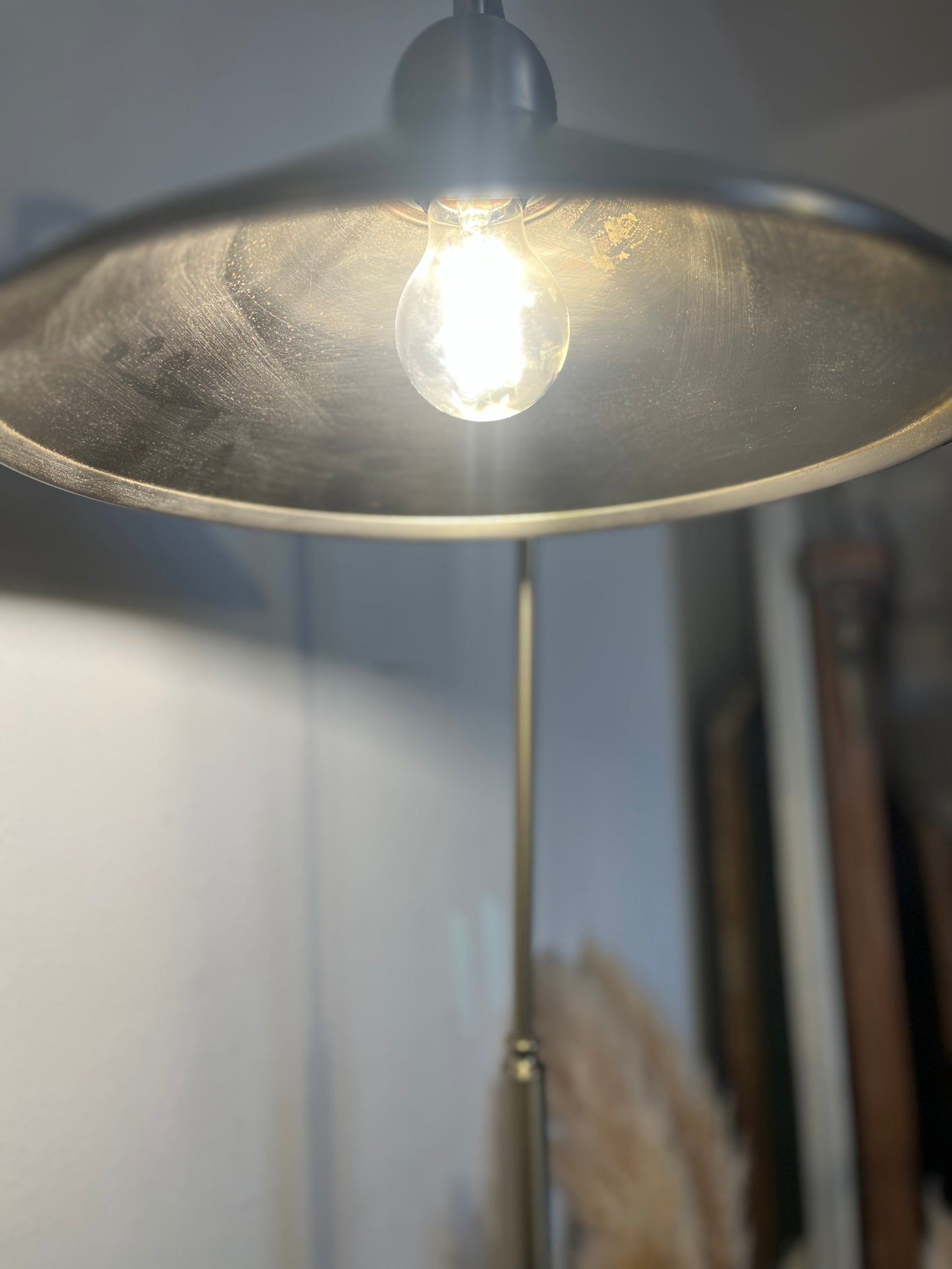 Lampadaire vintage laiton et pied bois