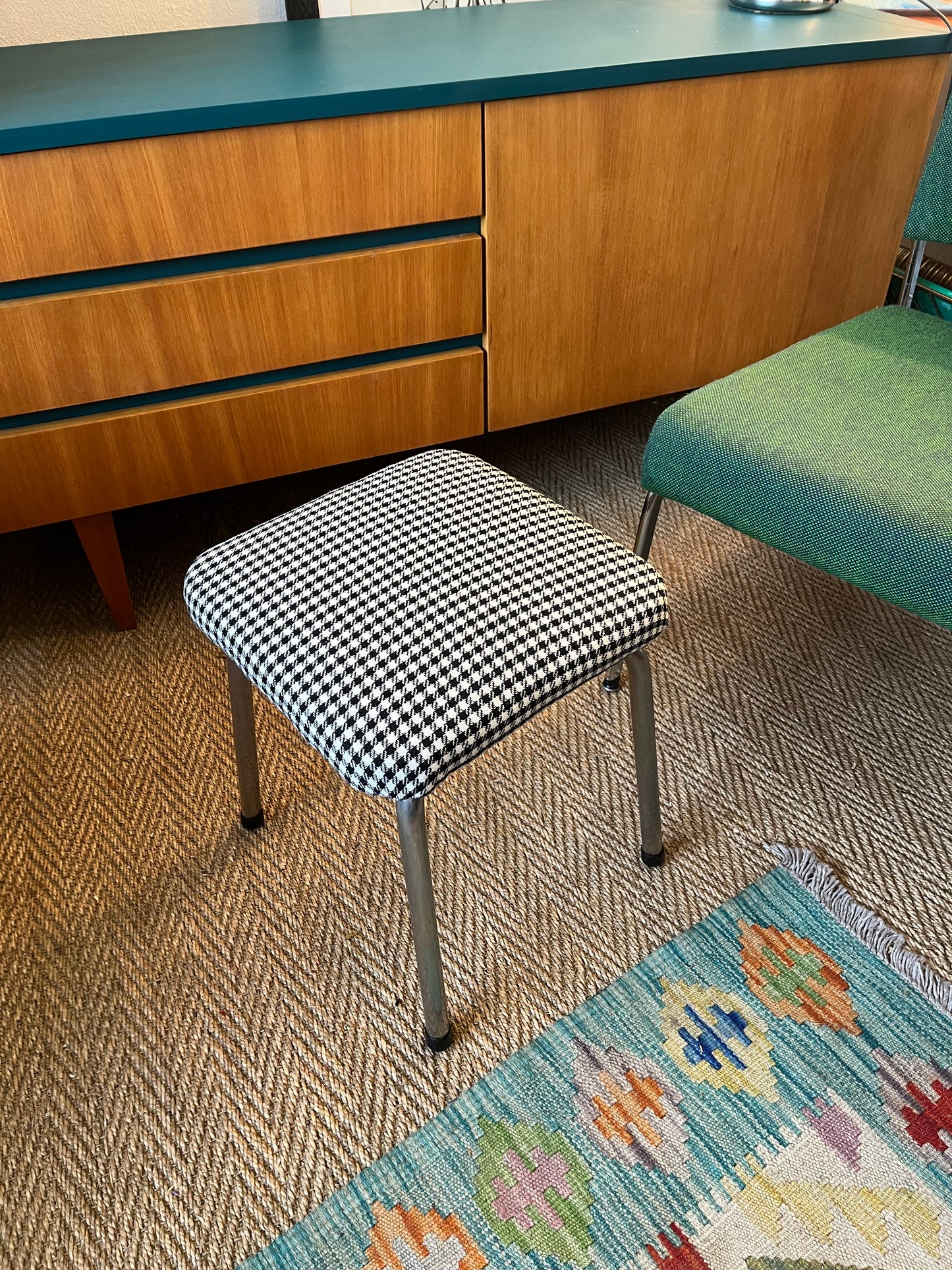 Tabouret vintage chrome et tissu pied de poule