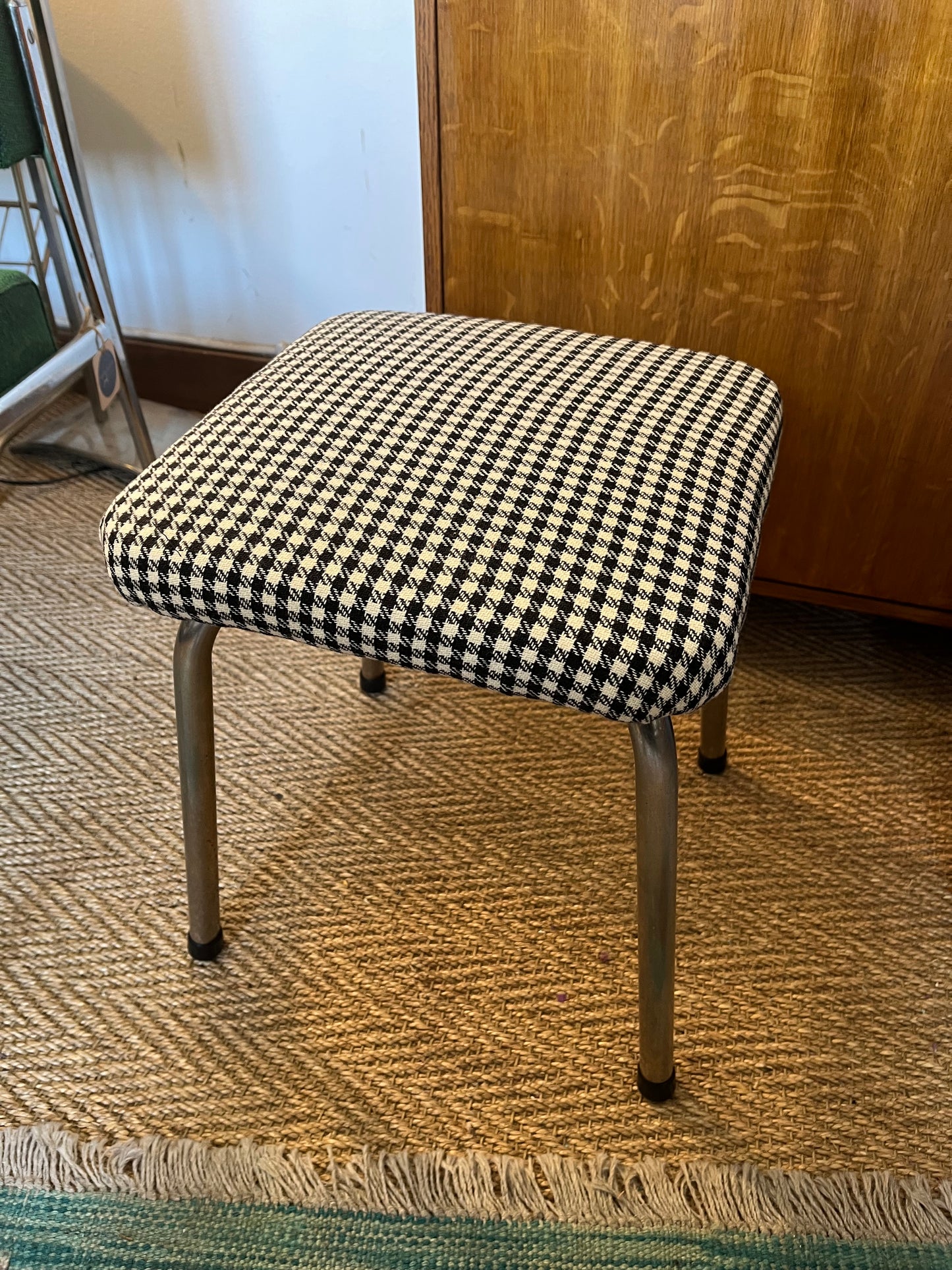 Tabouret vintage chrome et tissu pied de poule